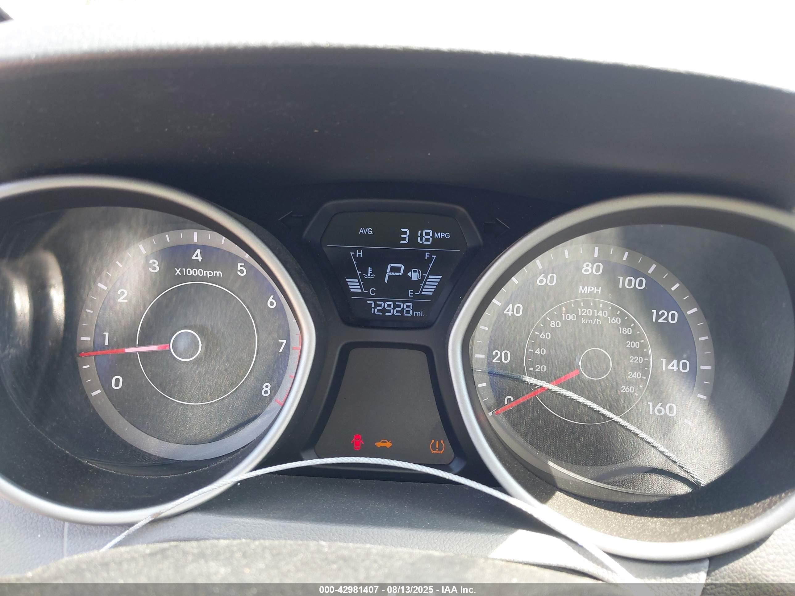 HYUNDAI ELANTRA image 7