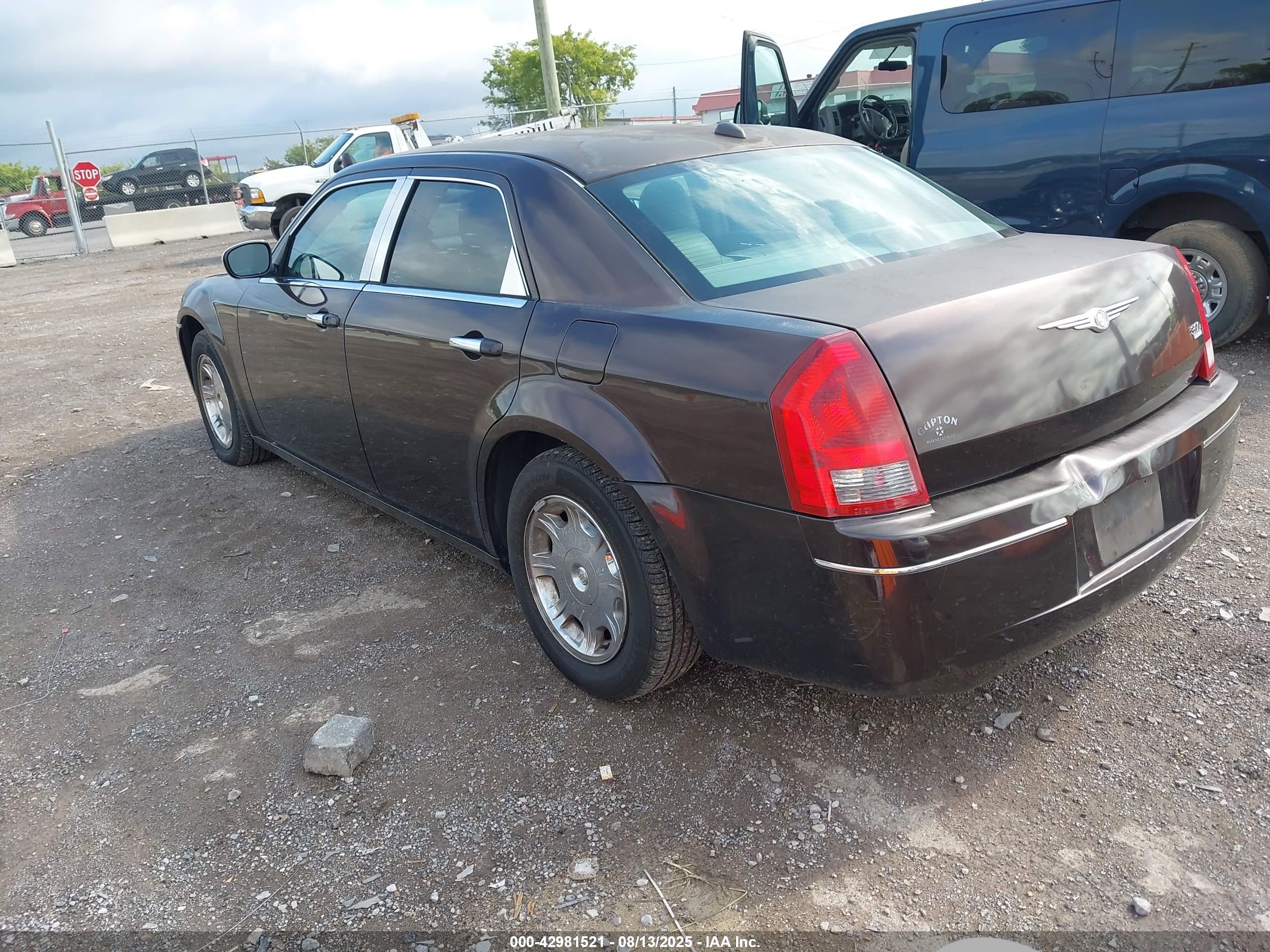 CHRYSLER 300 image 3