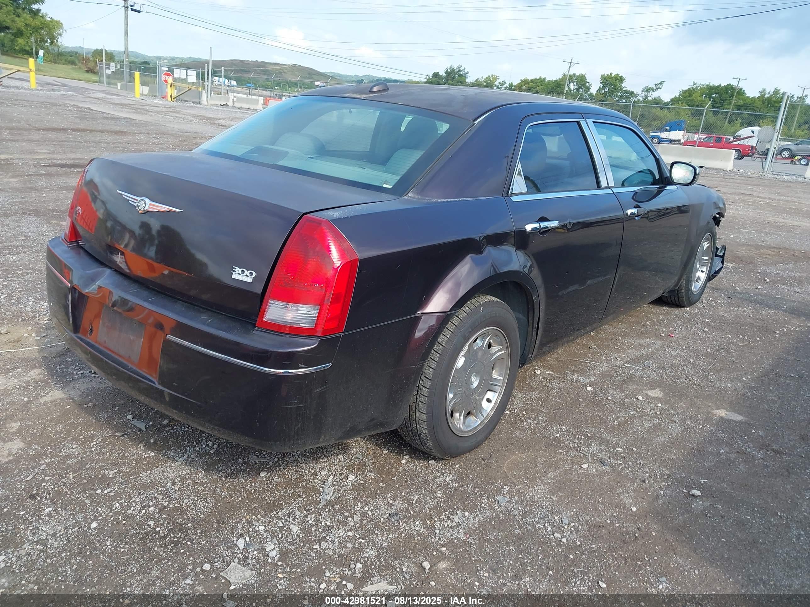 CHRYSLER 300 image 4