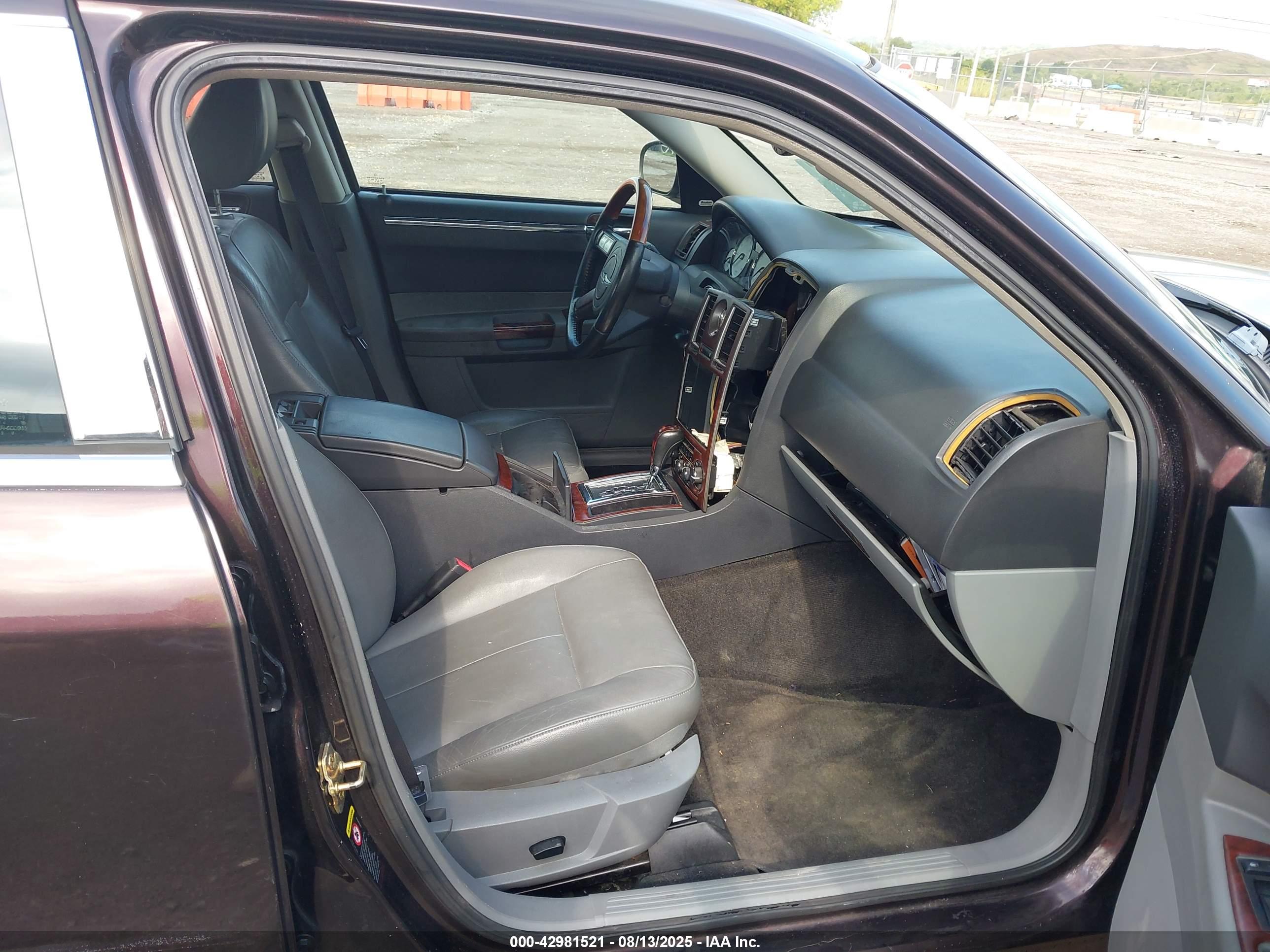 CHRYSLER 300 image 5