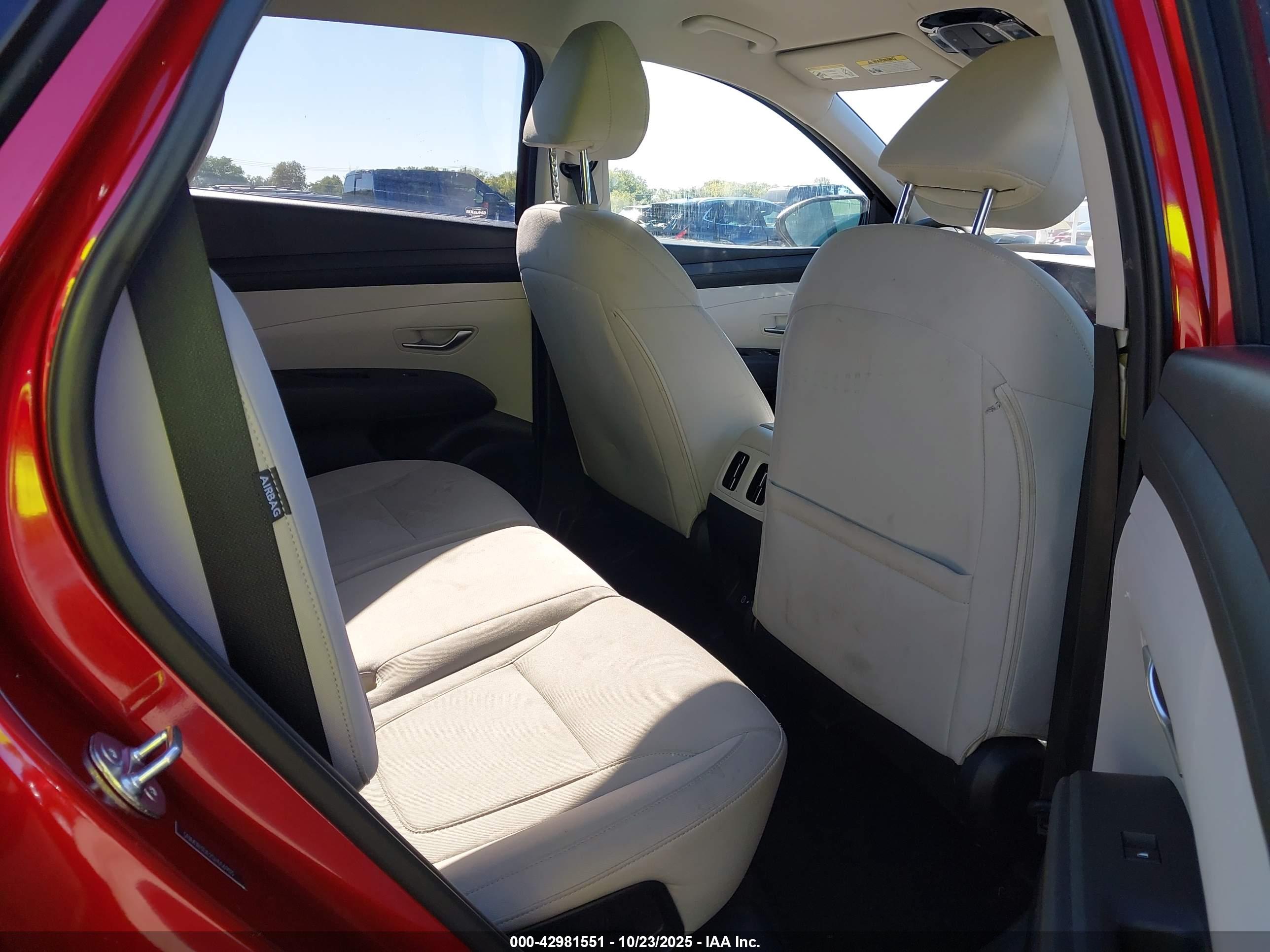 HYUNDAI TUCSON image 8