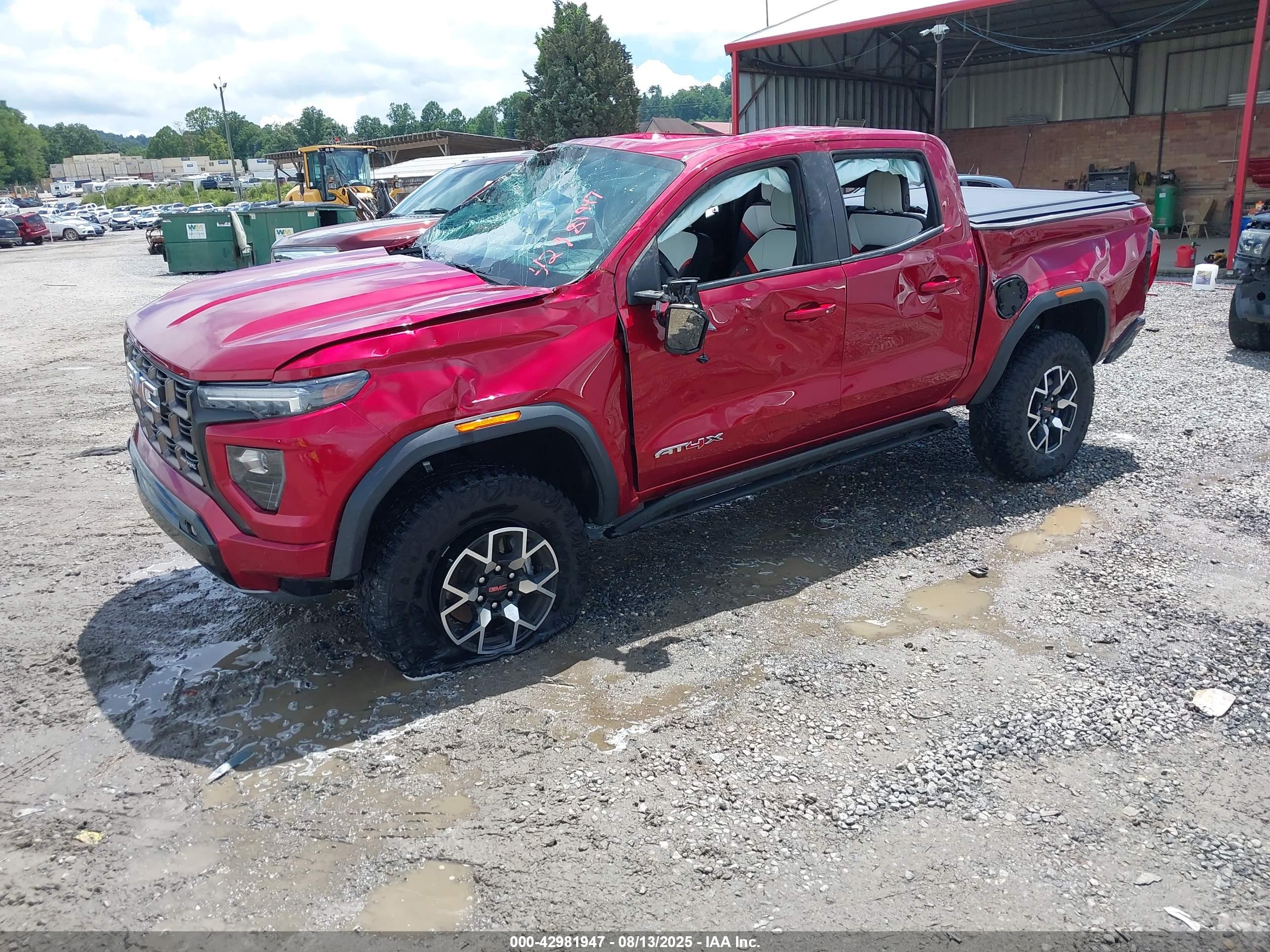 GMC CANYON image 2