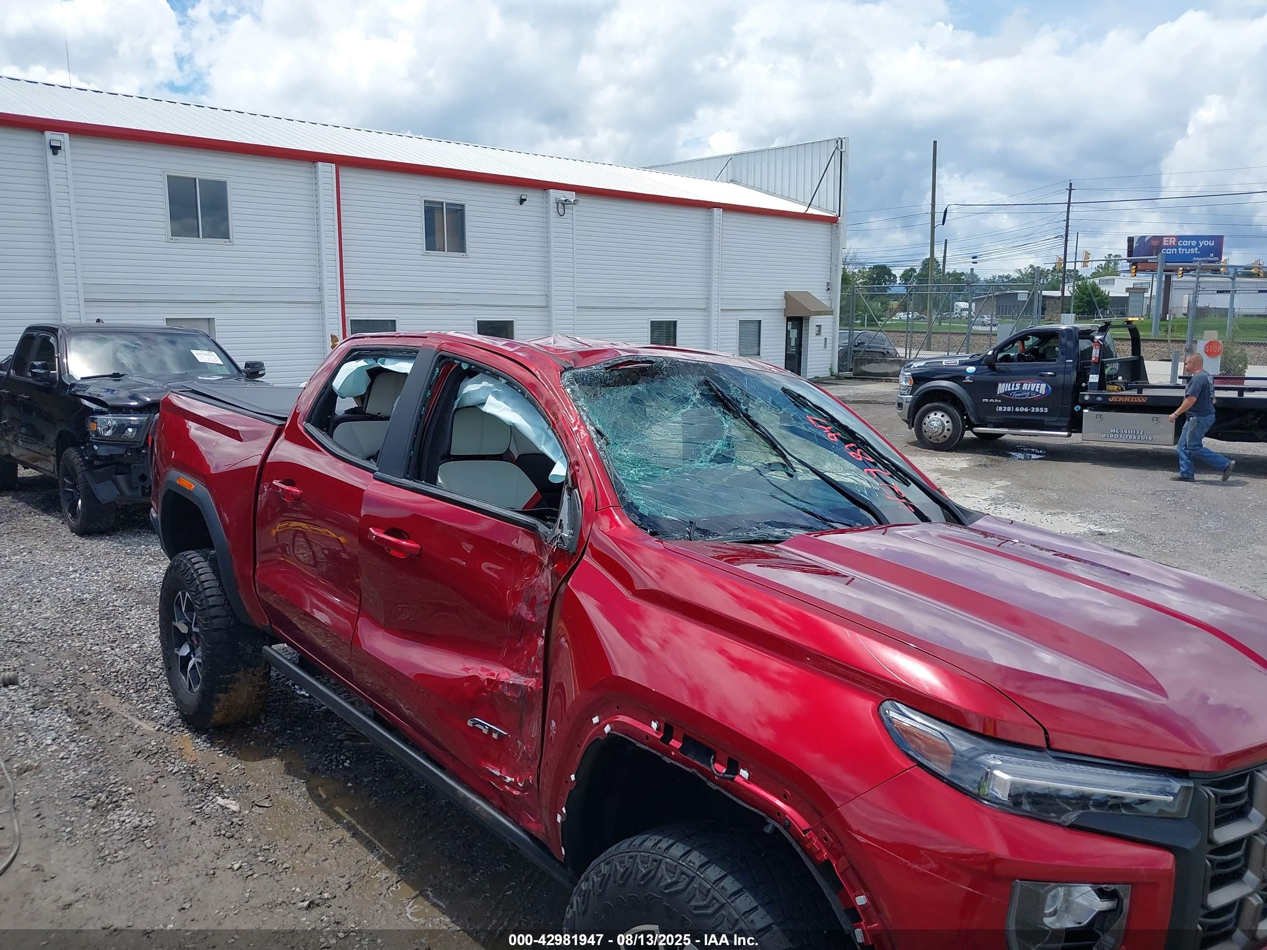 GMC CANYON image 6