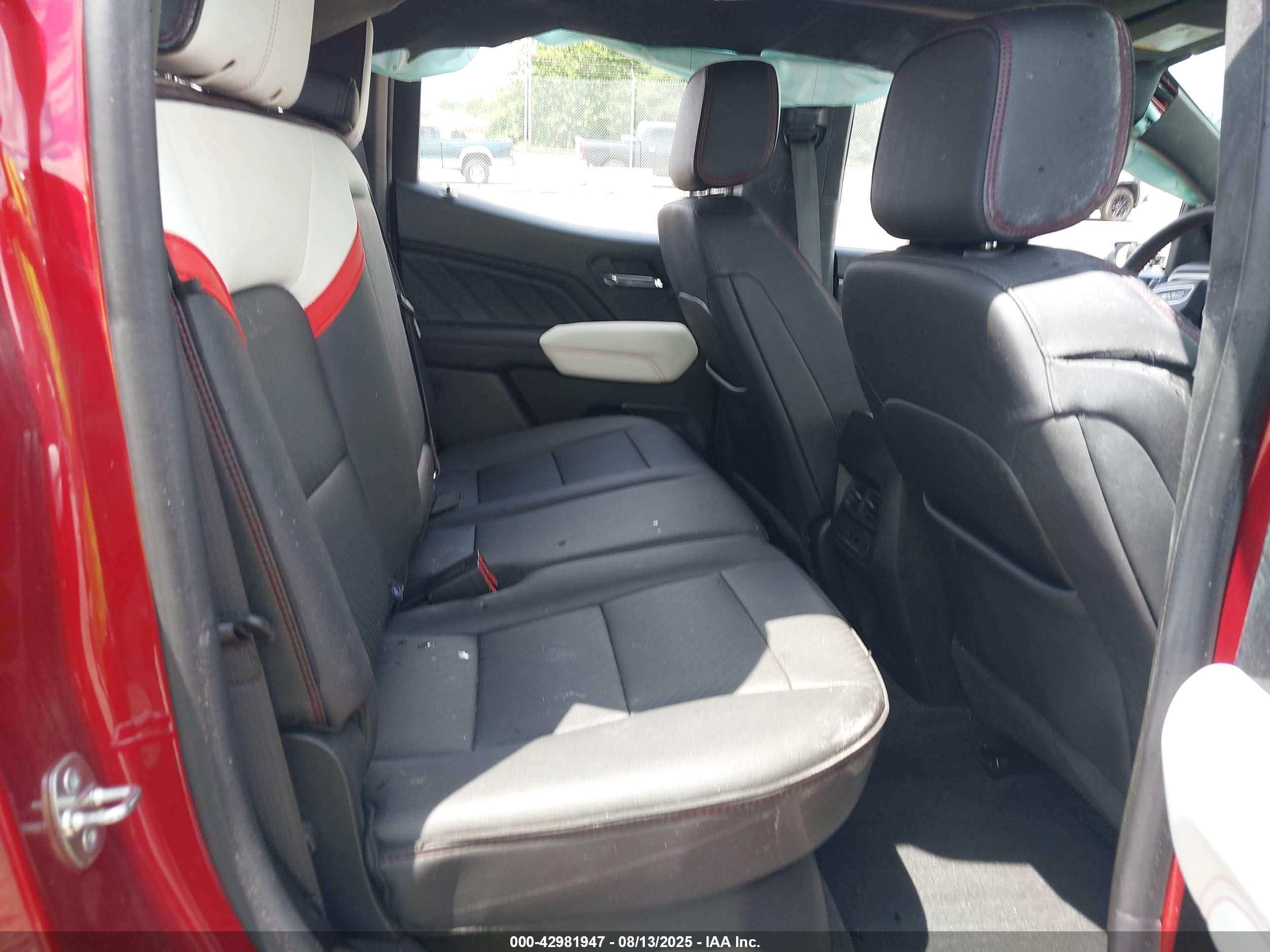 GMC CANYON image 8