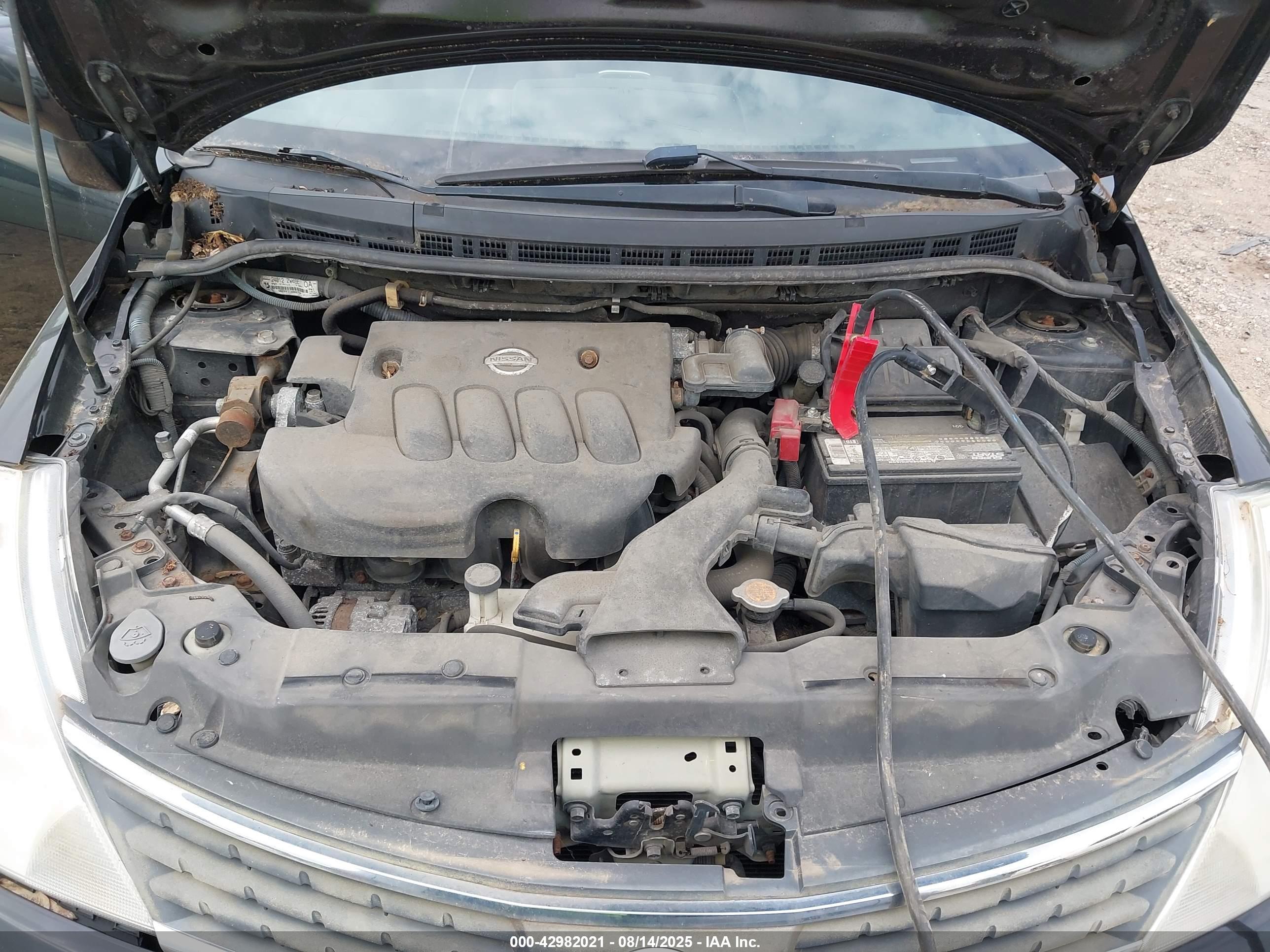 NISSAN VERSA image 10