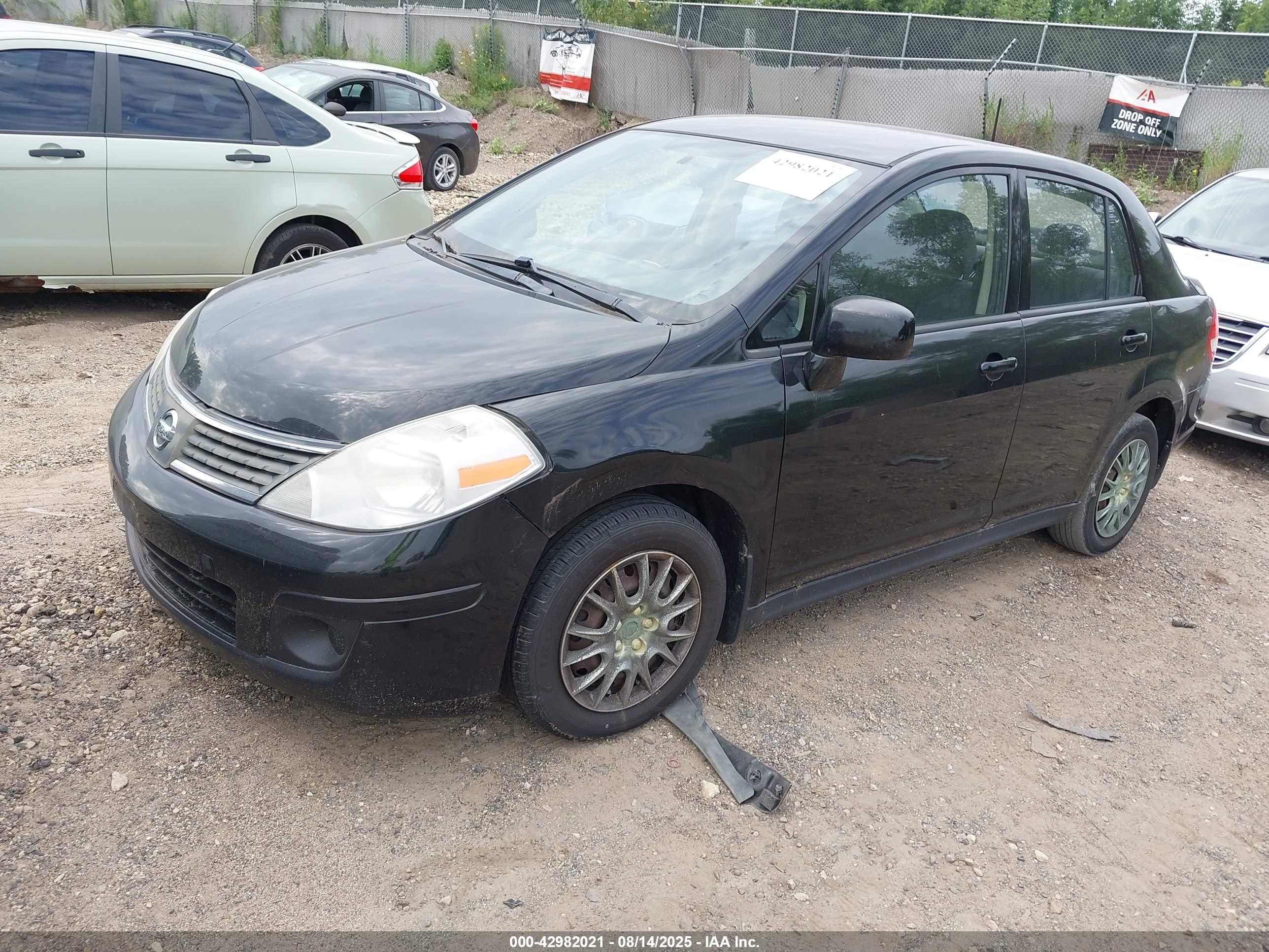 NISSAN VERSA image 2