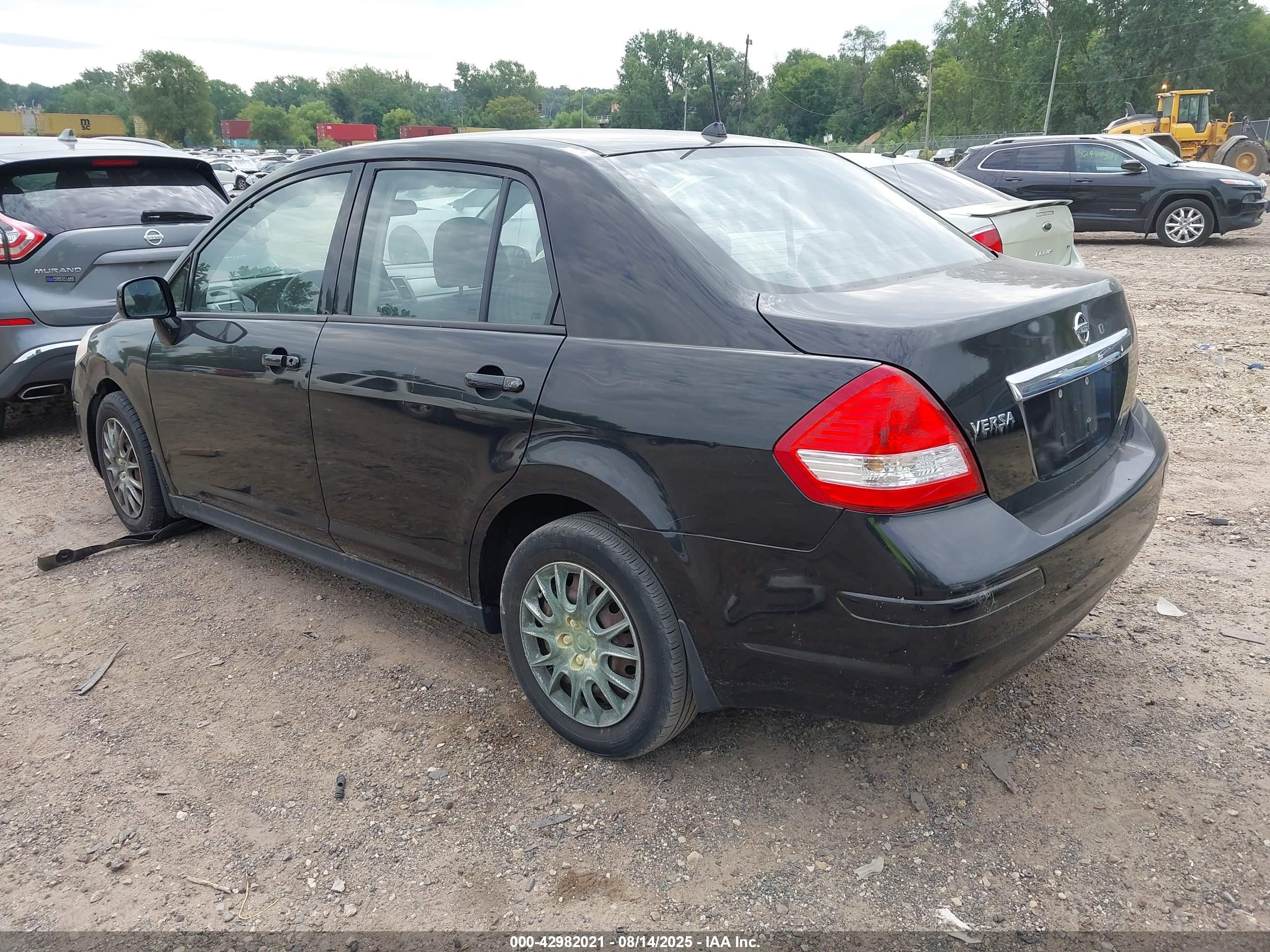NISSAN VERSA image 3