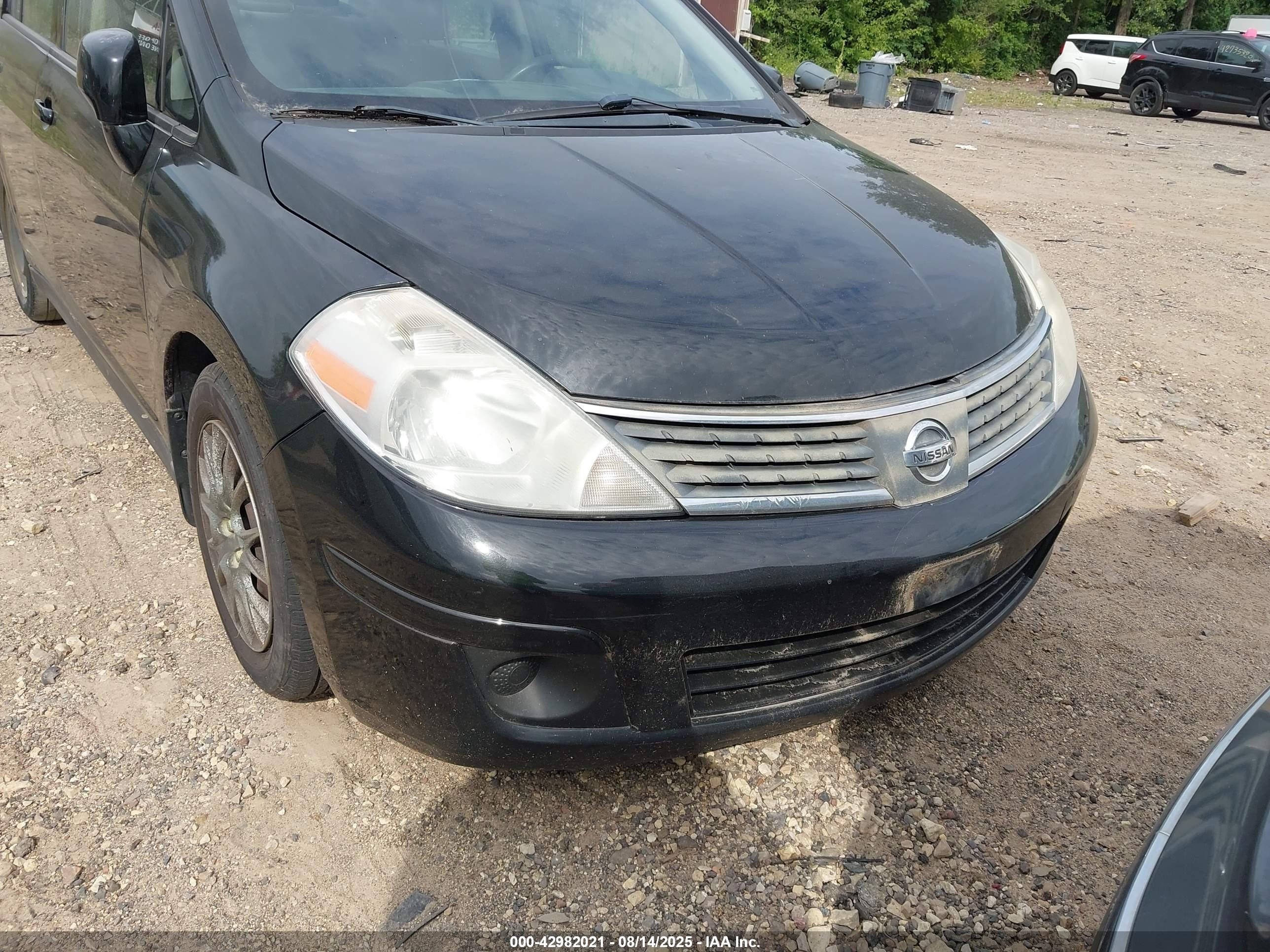 NISSAN VERSA image 6