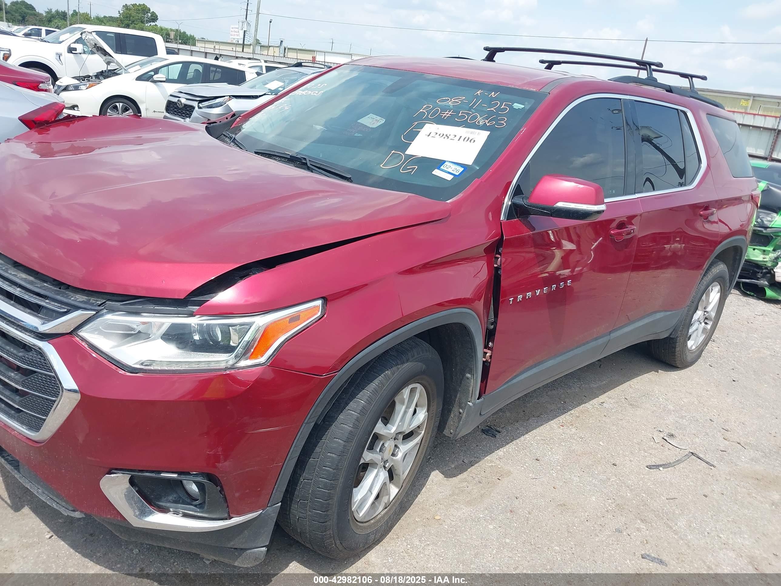 CHEVROLET TRAVERSE image 2