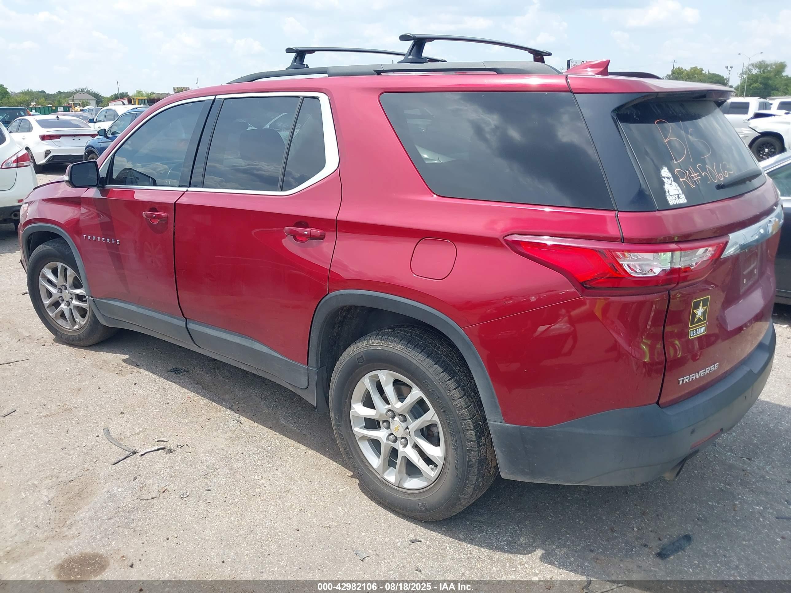 CHEVROLET TRAVERSE image 3