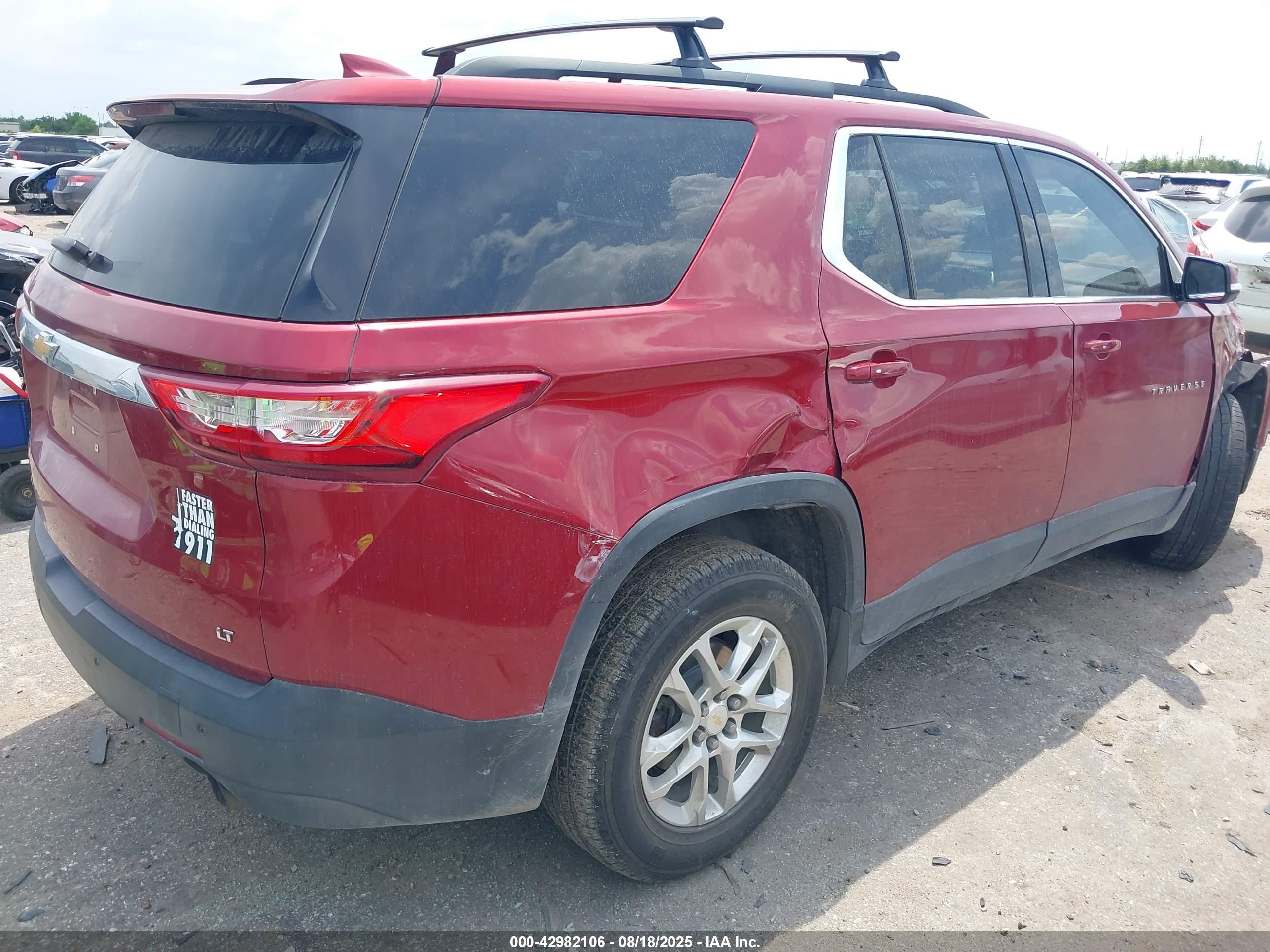 CHEVROLET TRAVERSE image 4