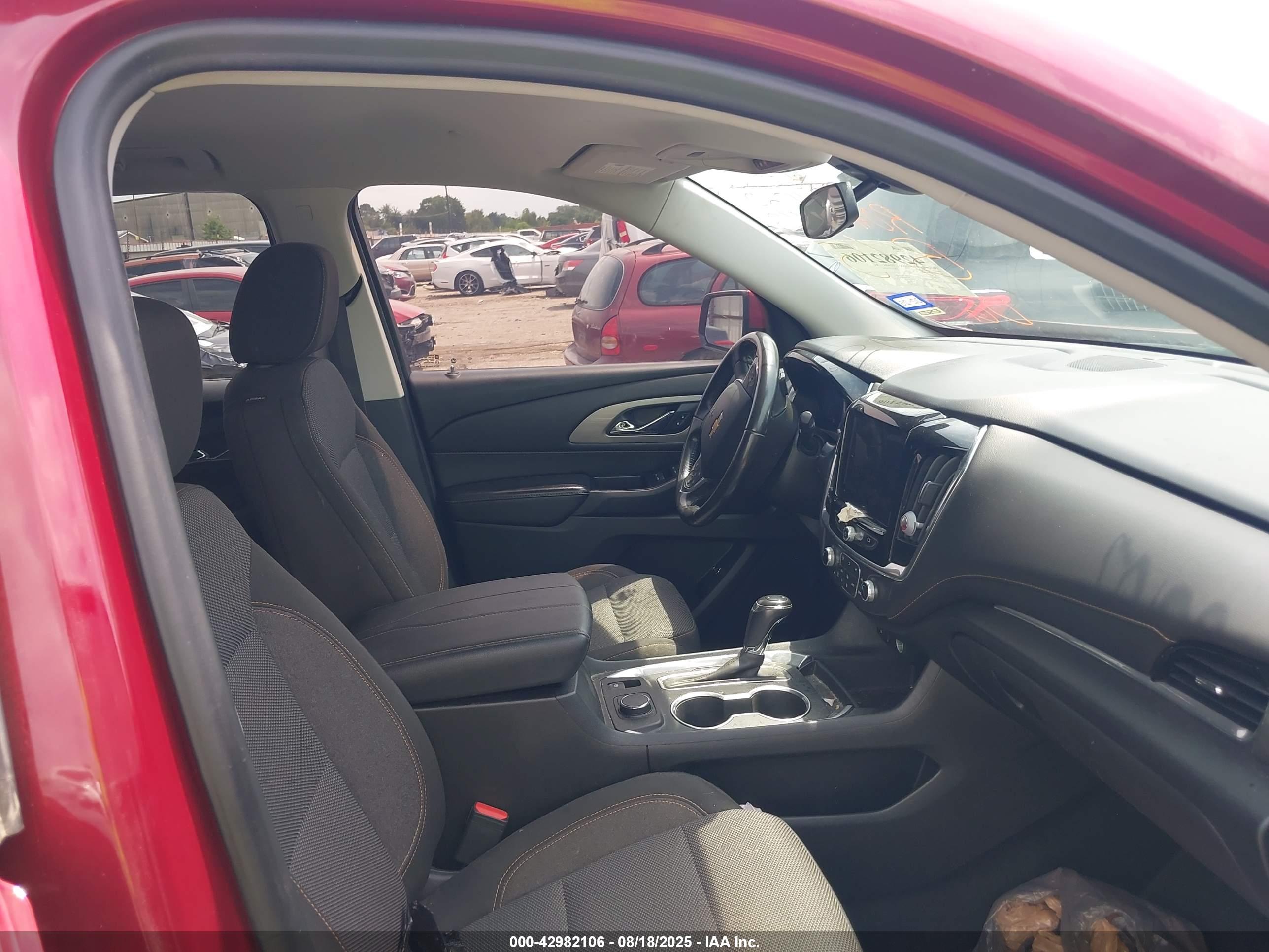 CHEVROLET TRAVERSE image 5