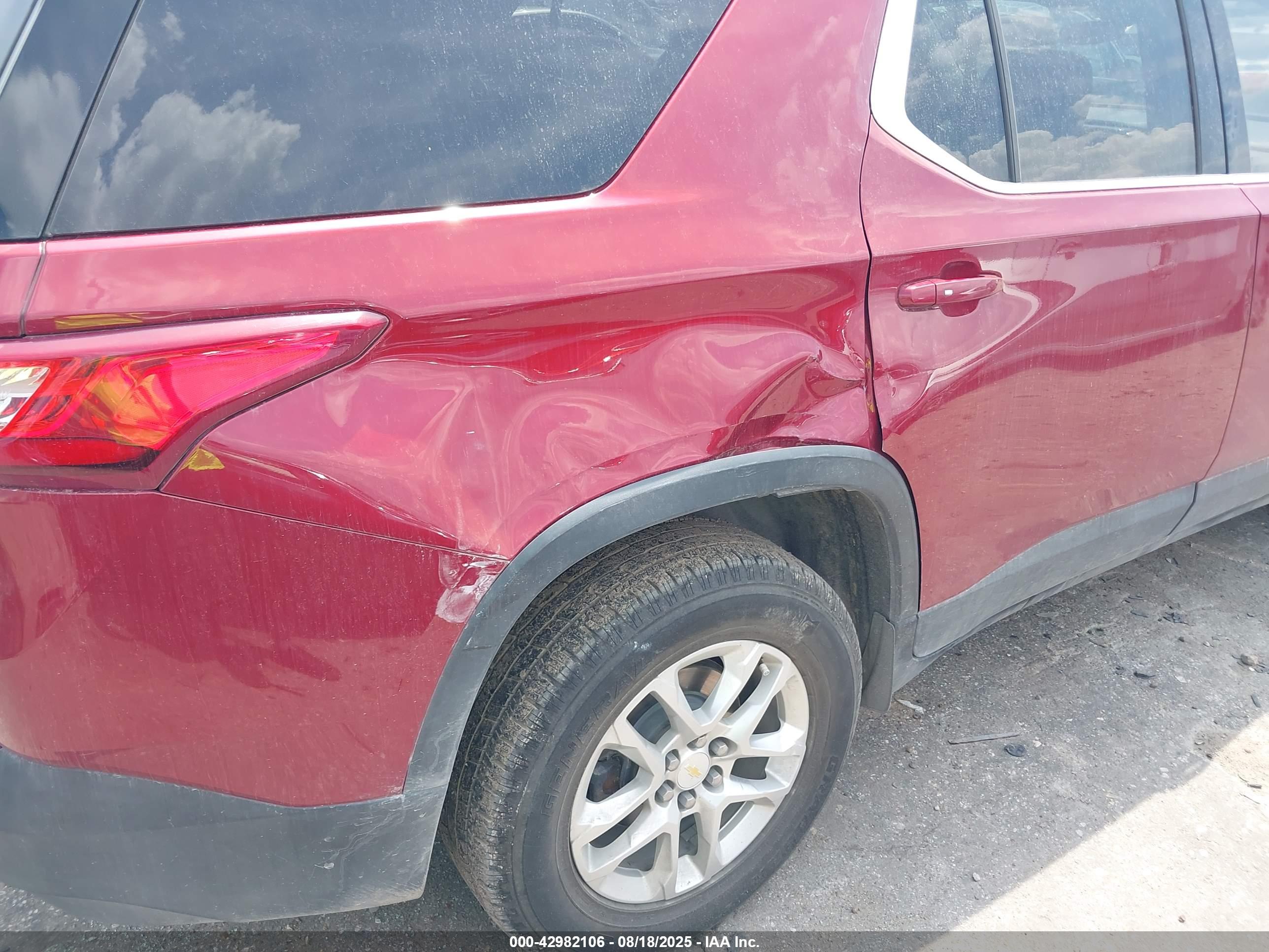 CHEVROLET TRAVERSE image 6