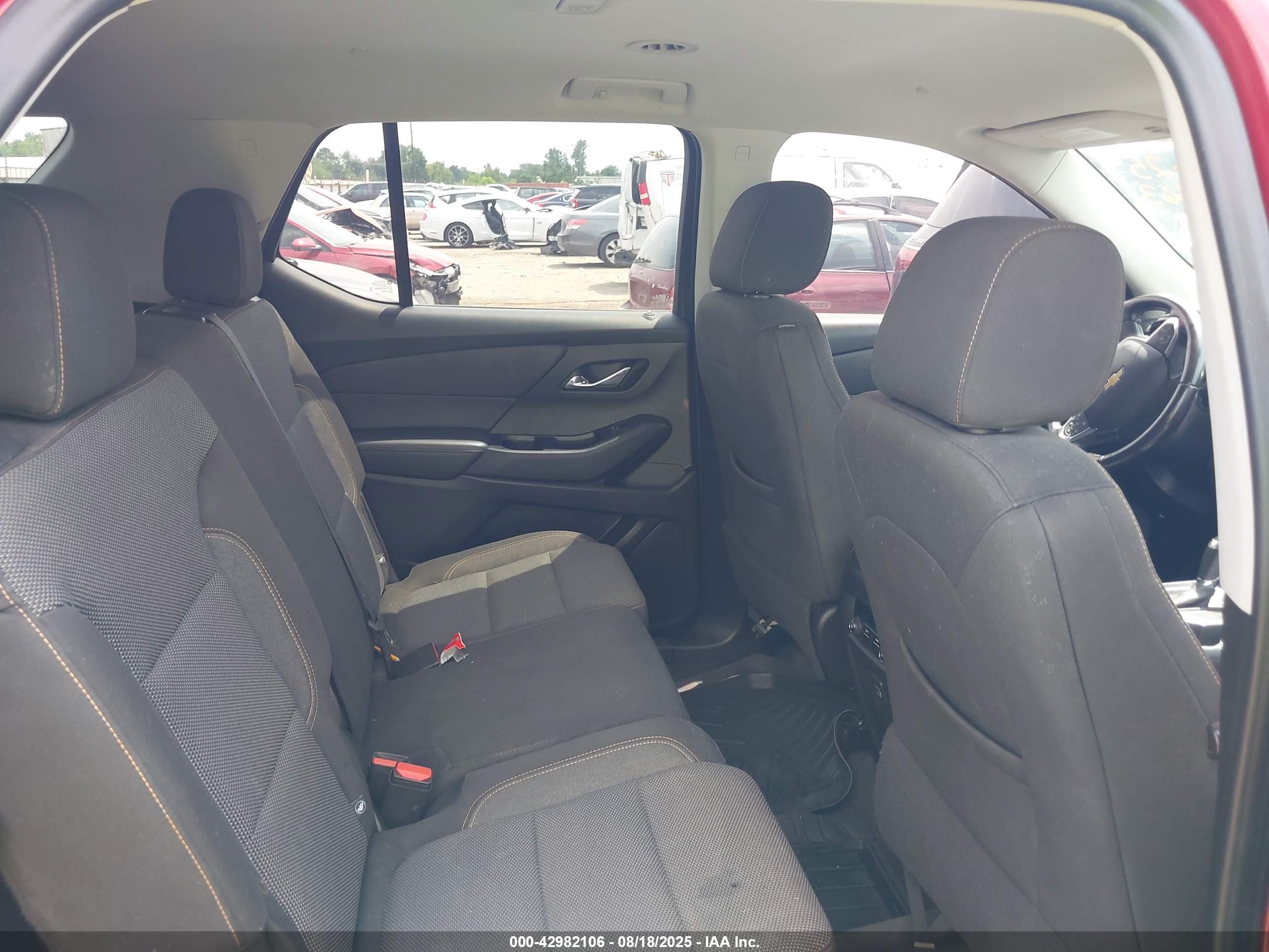 CHEVROLET TRAVERSE image 8