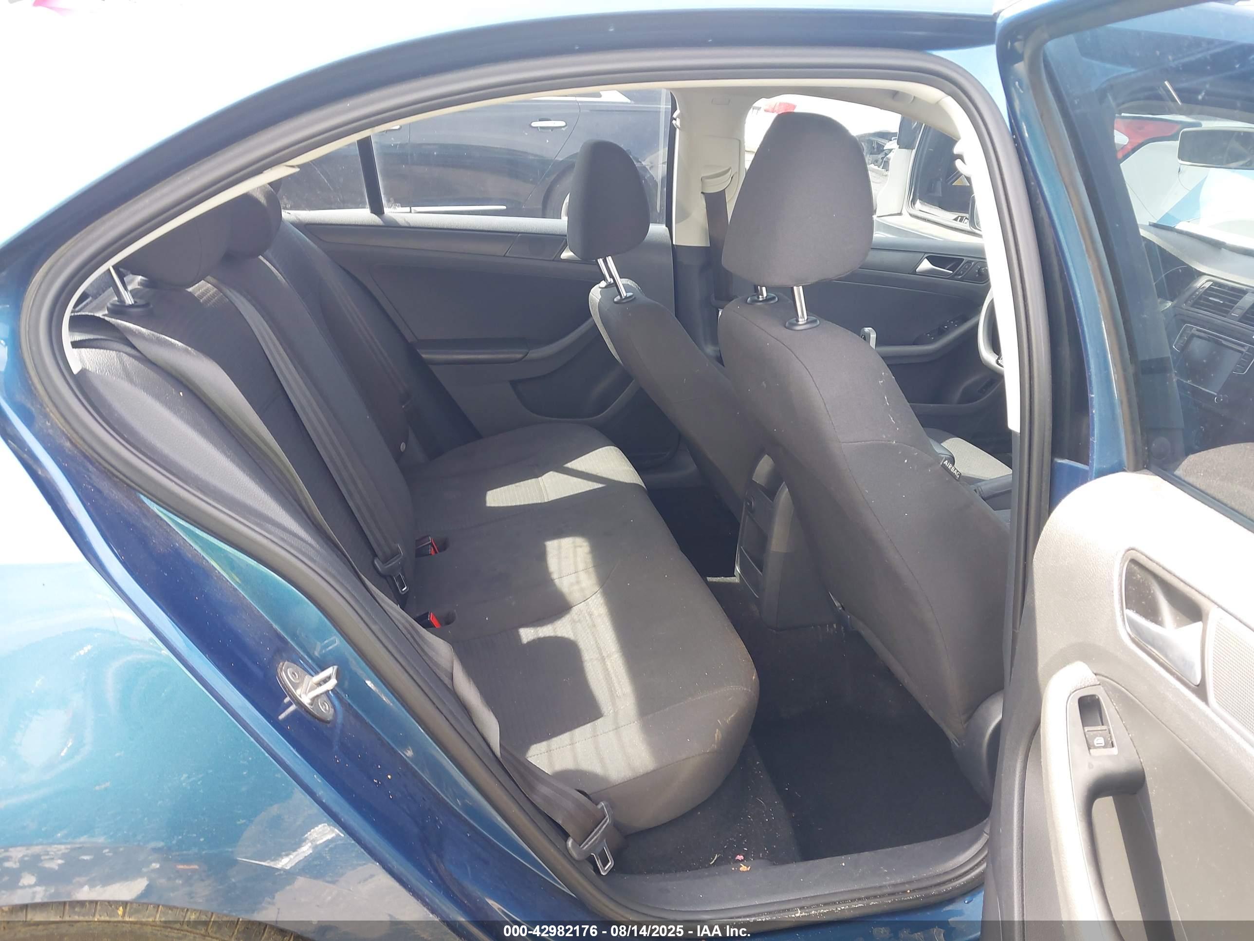 VOLKSWAGEN JETTA image 8