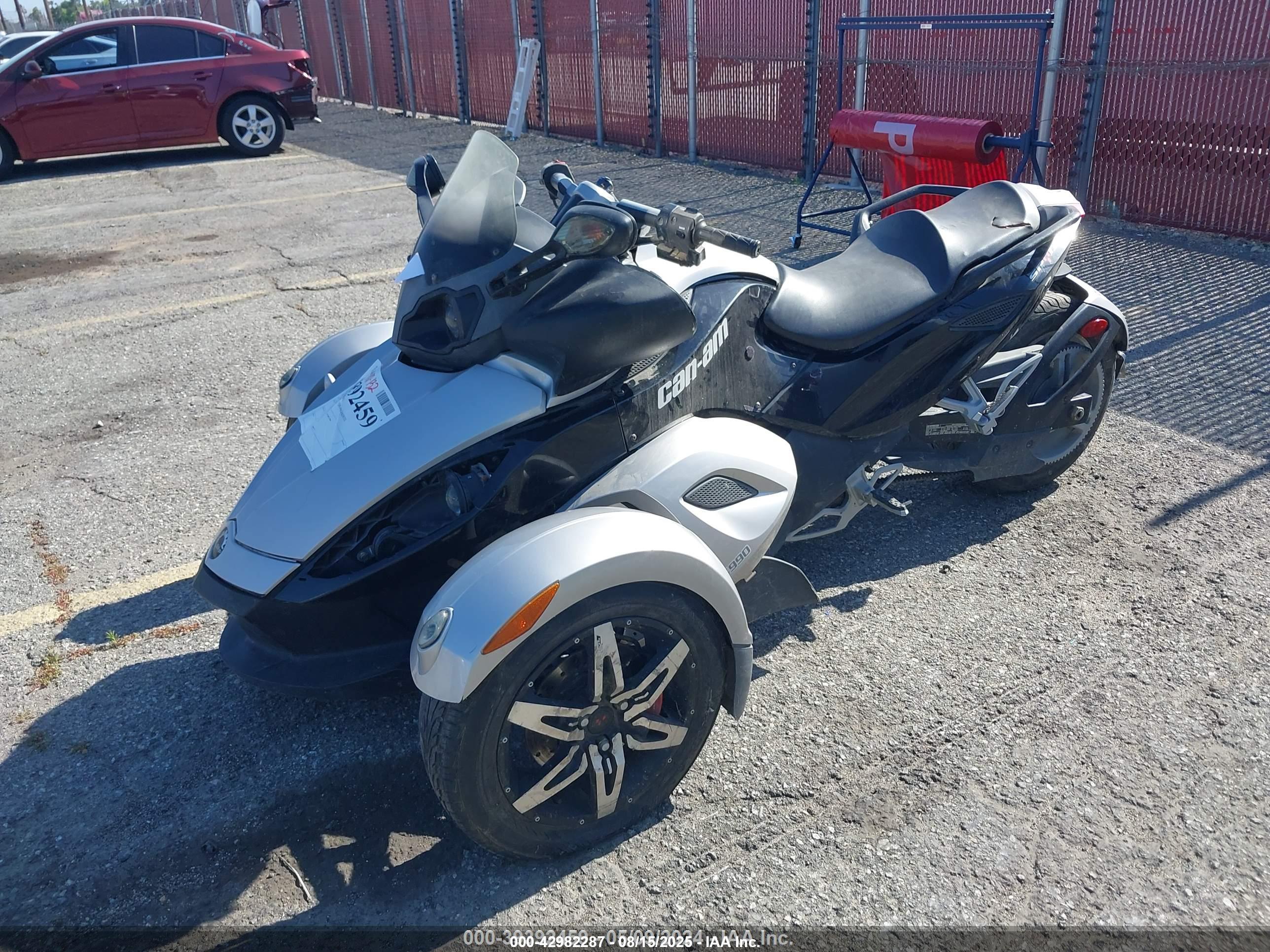 CAN-AM SPYDER image 2