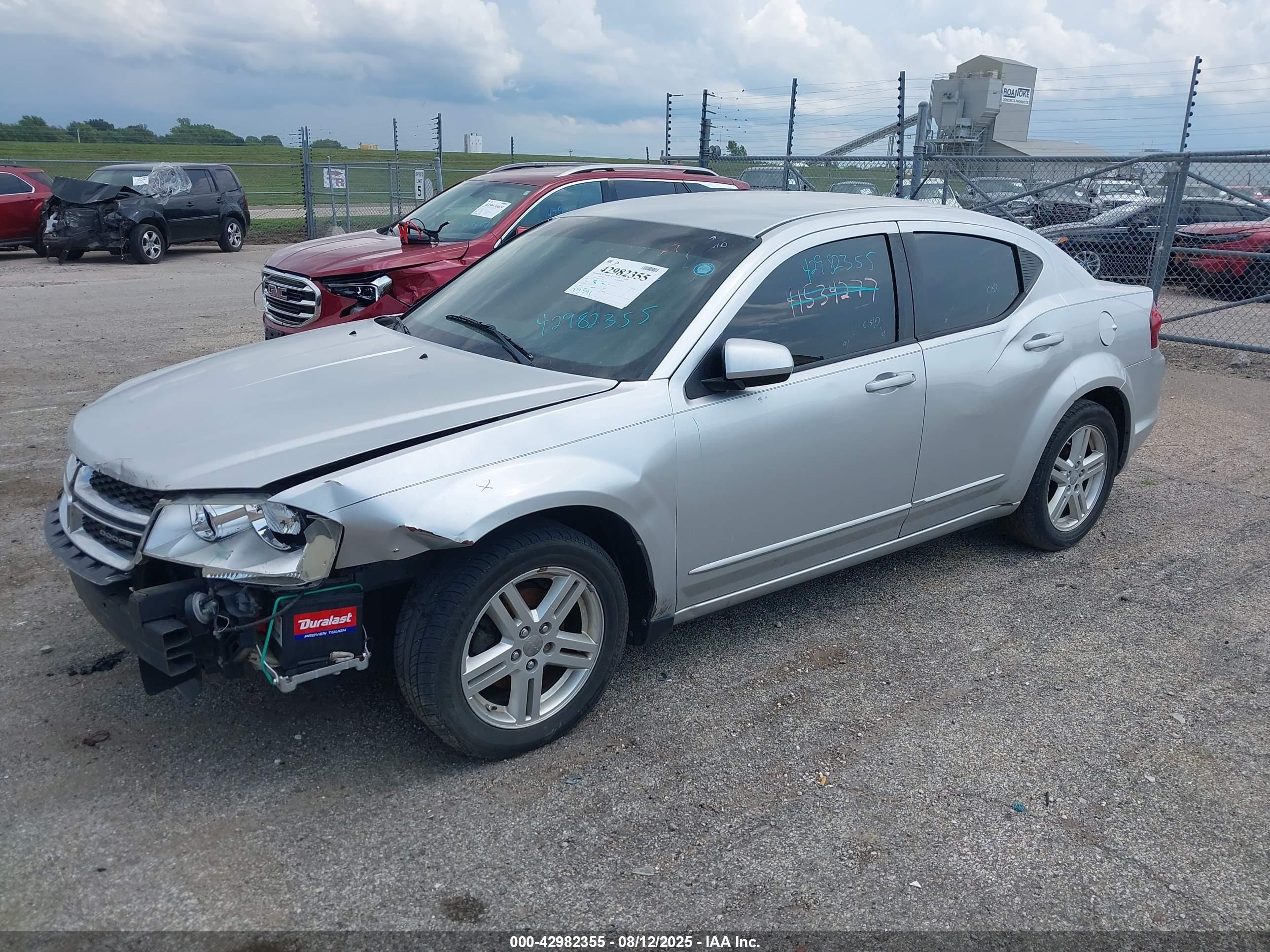 DODGE AVENGER image 2