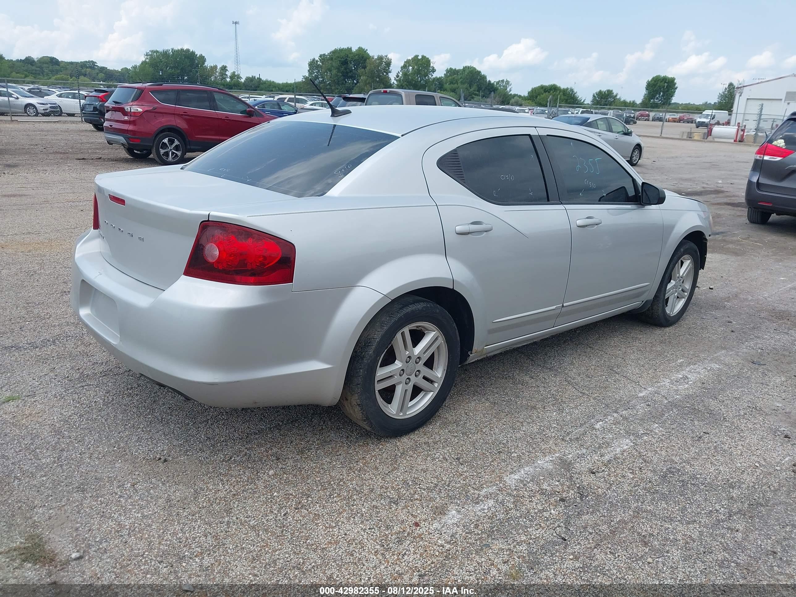 DODGE AVENGER image 4