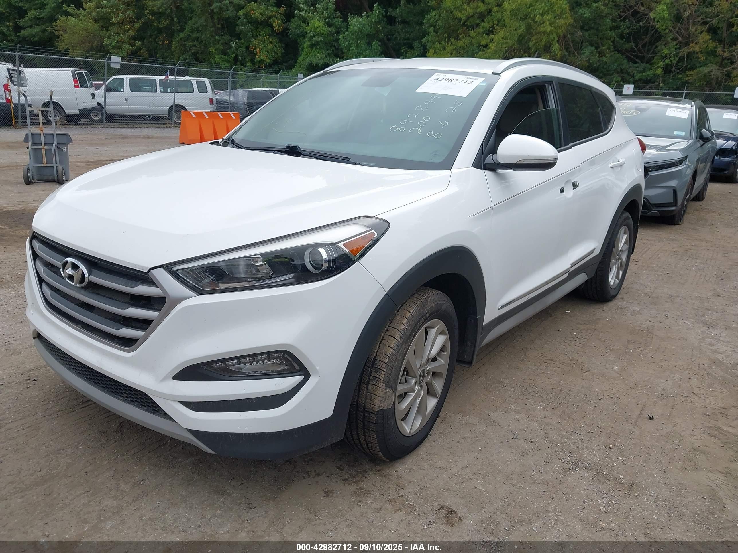 HYUNDAI TUCSON image 2