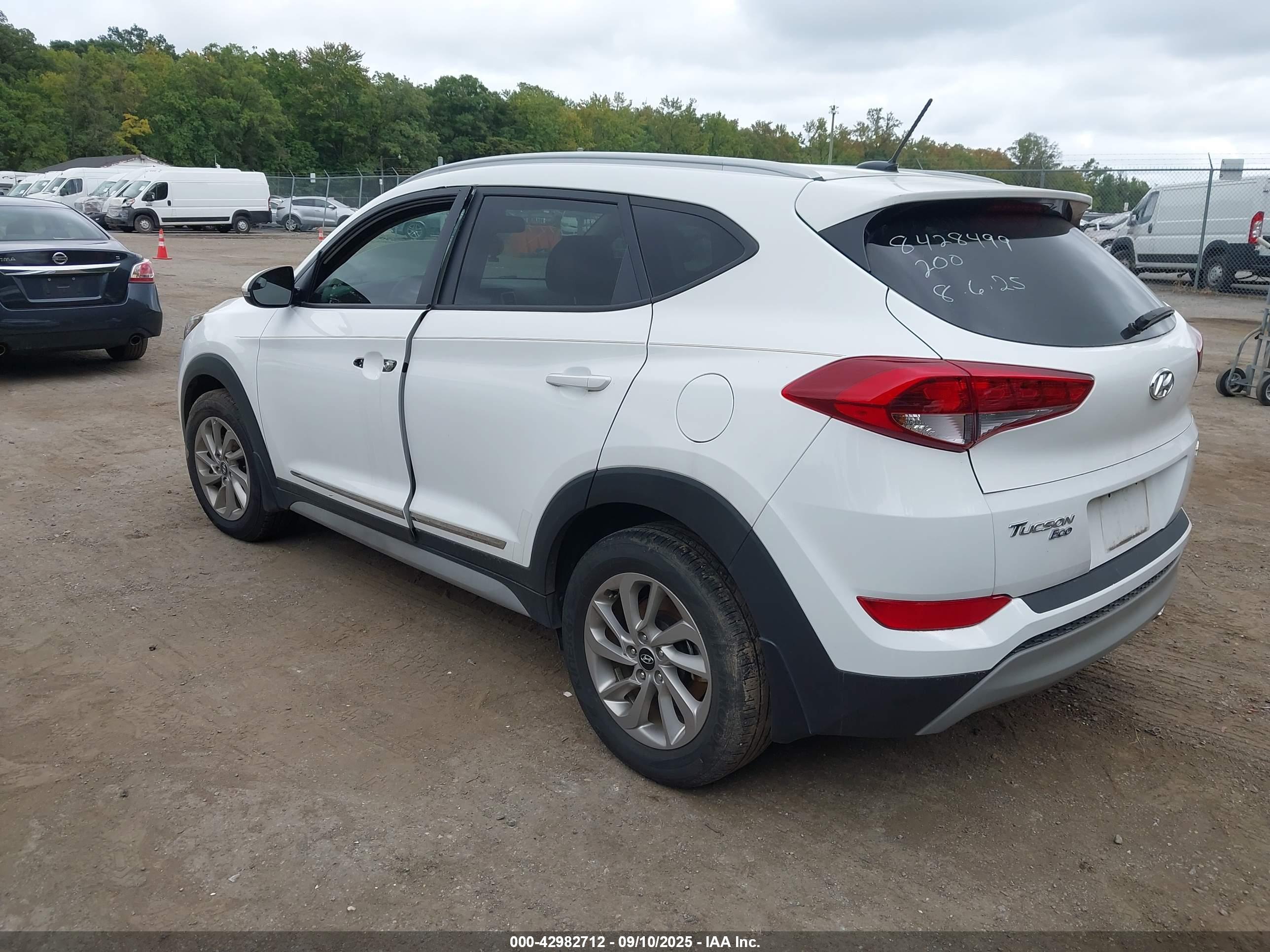 HYUNDAI TUCSON image 3