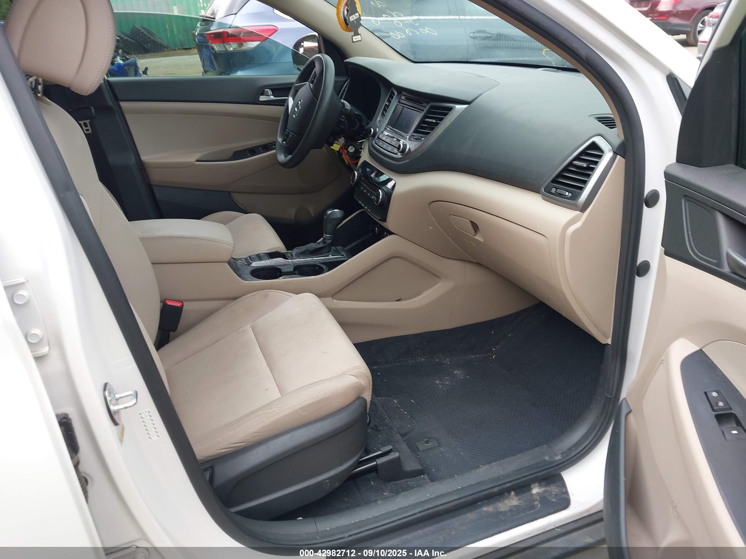 HYUNDAI TUCSON image 5