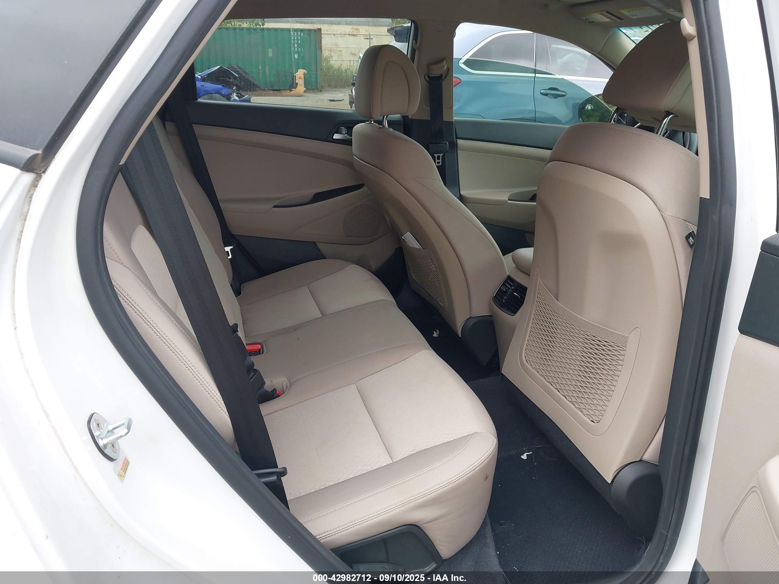 HYUNDAI TUCSON image 8