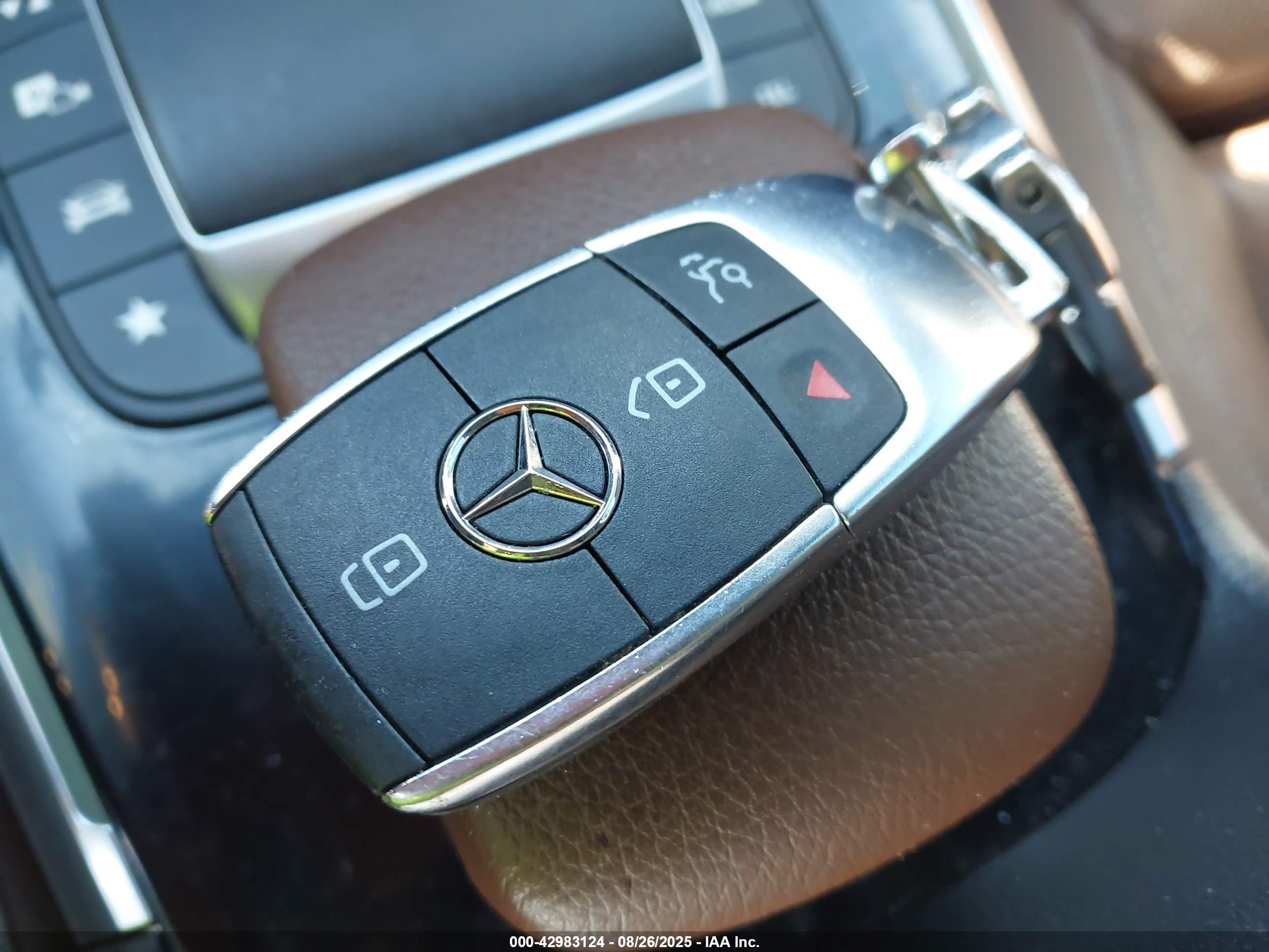 MERCEDES-BENZ GLA image 11