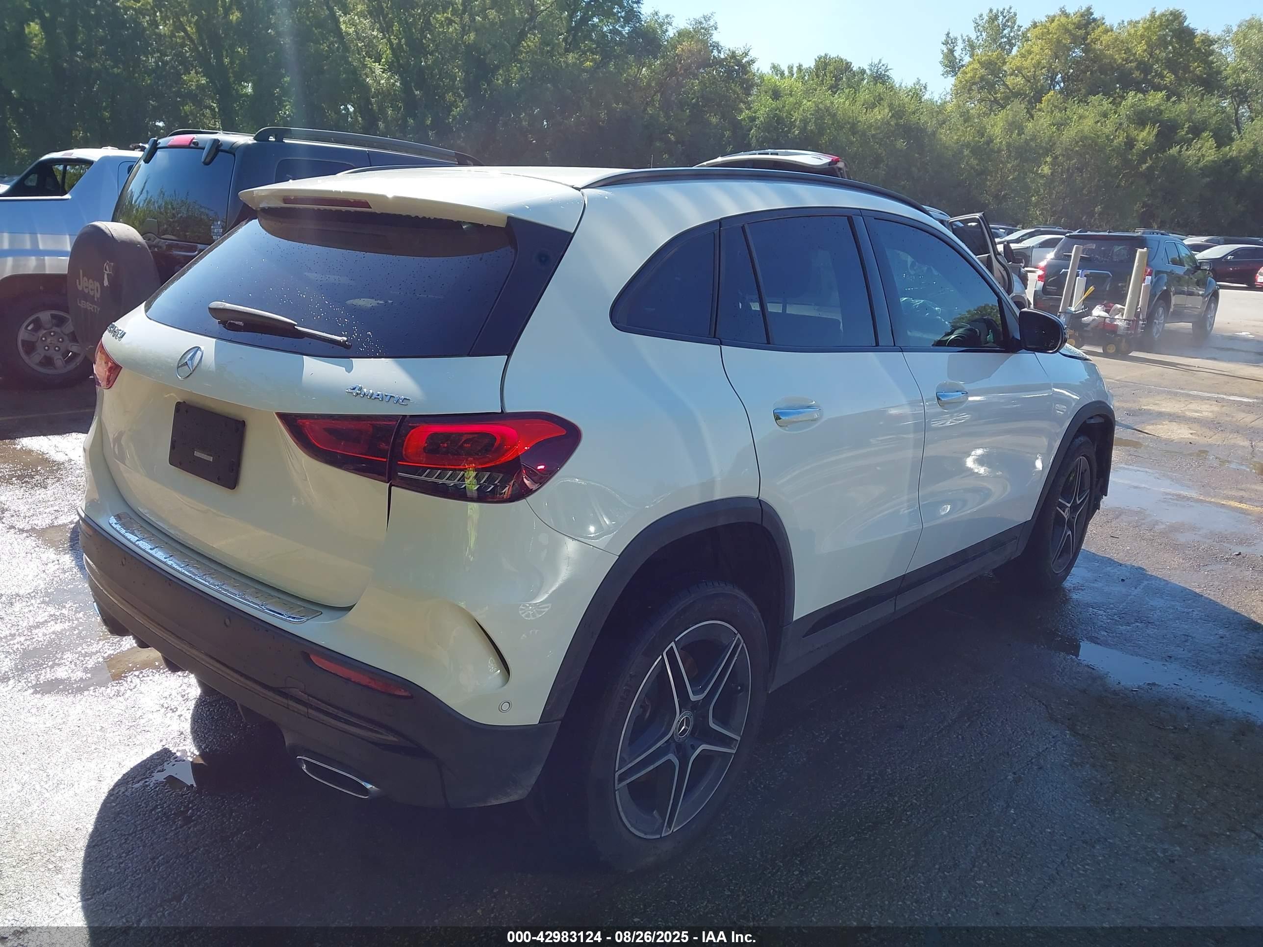 MERCEDES-BENZ GLA image 4