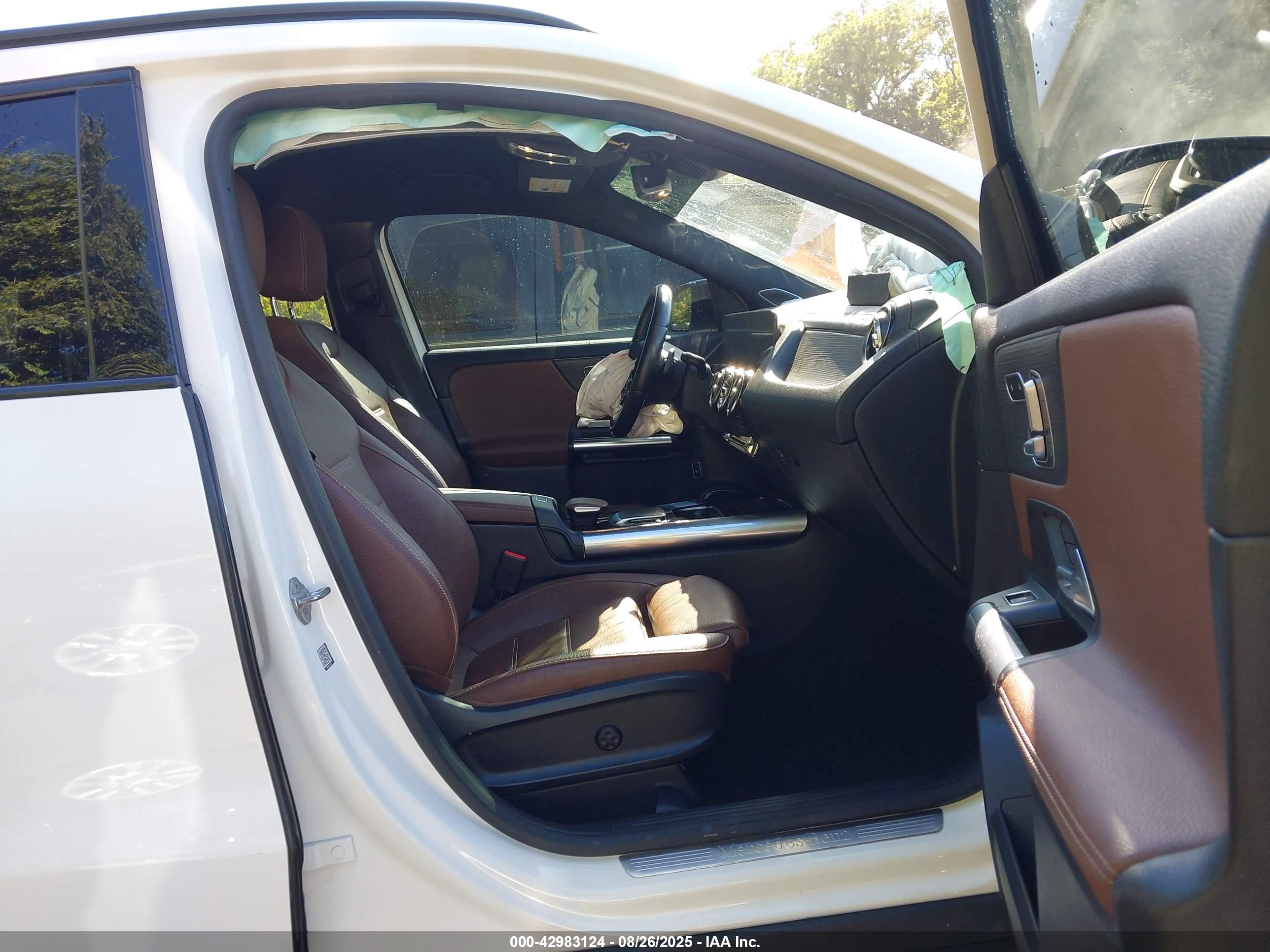 MERCEDES-BENZ GLA image 5
