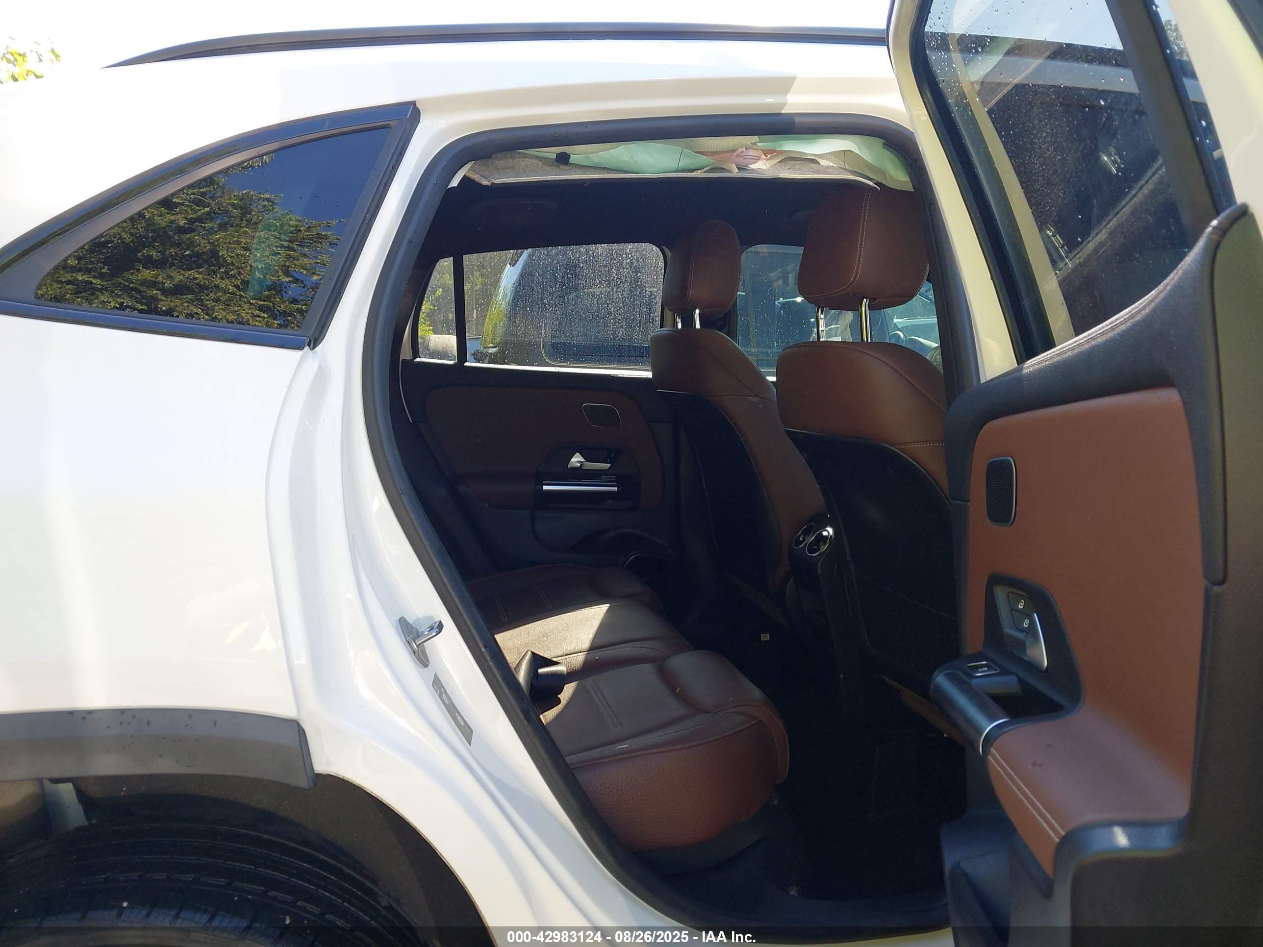 MERCEDES-BENZ GLA image 8