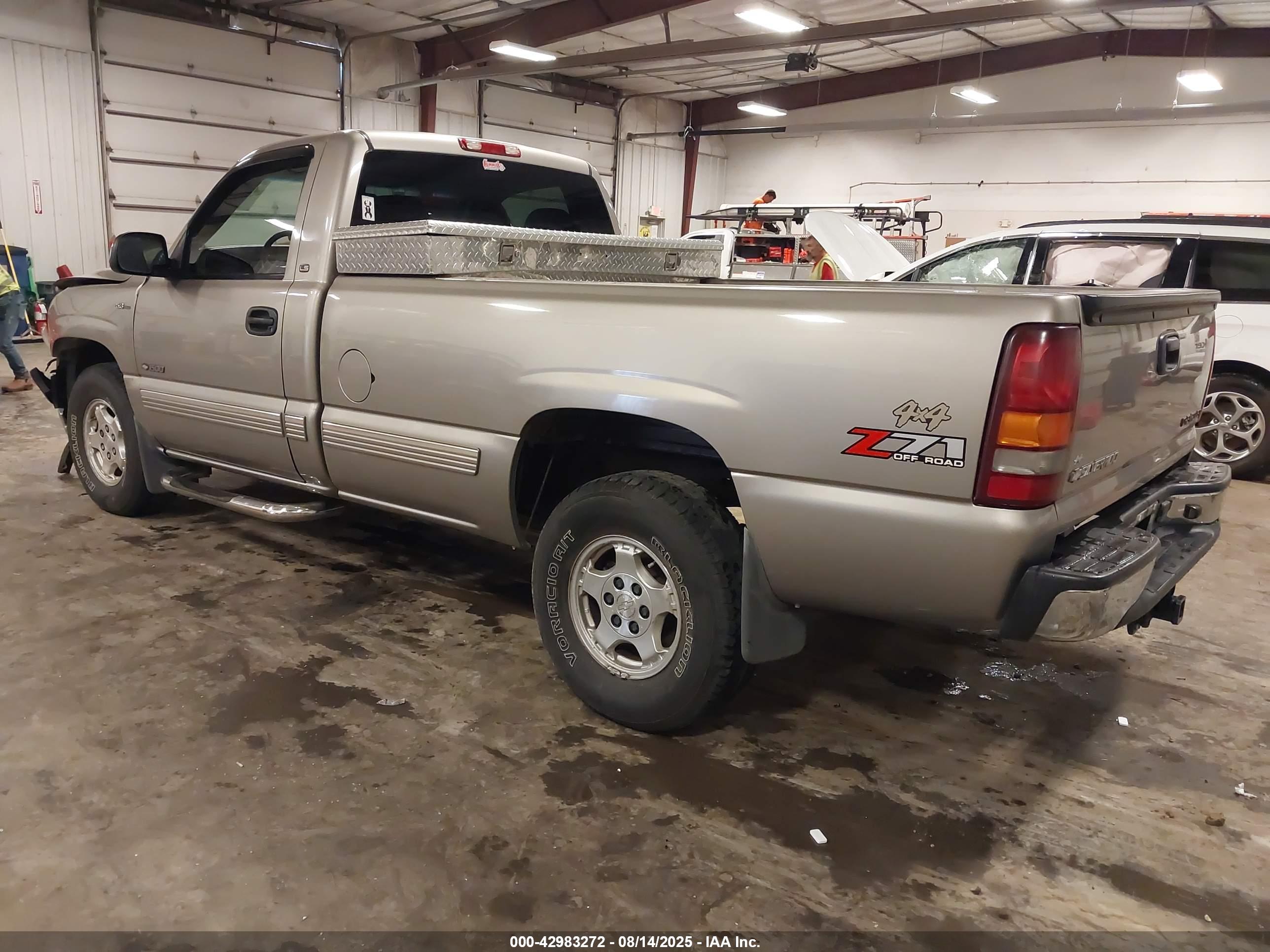 CHEVROLET SILVERADO image 3