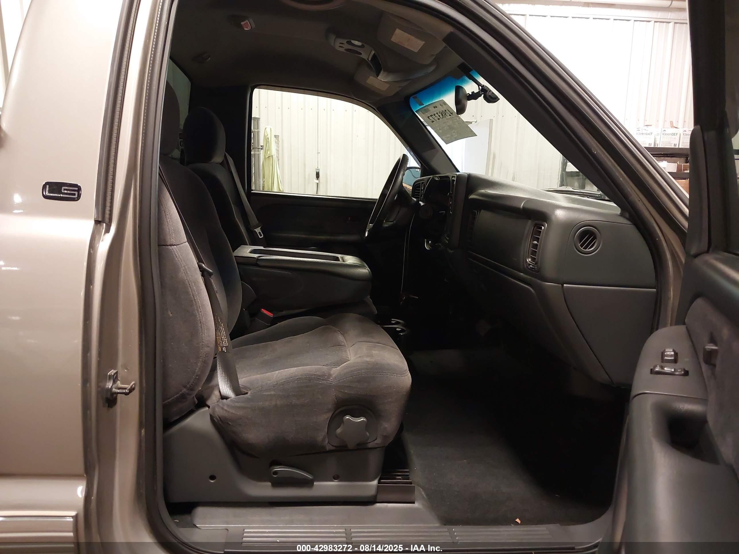 CHEVROLET SILVERADO image 5