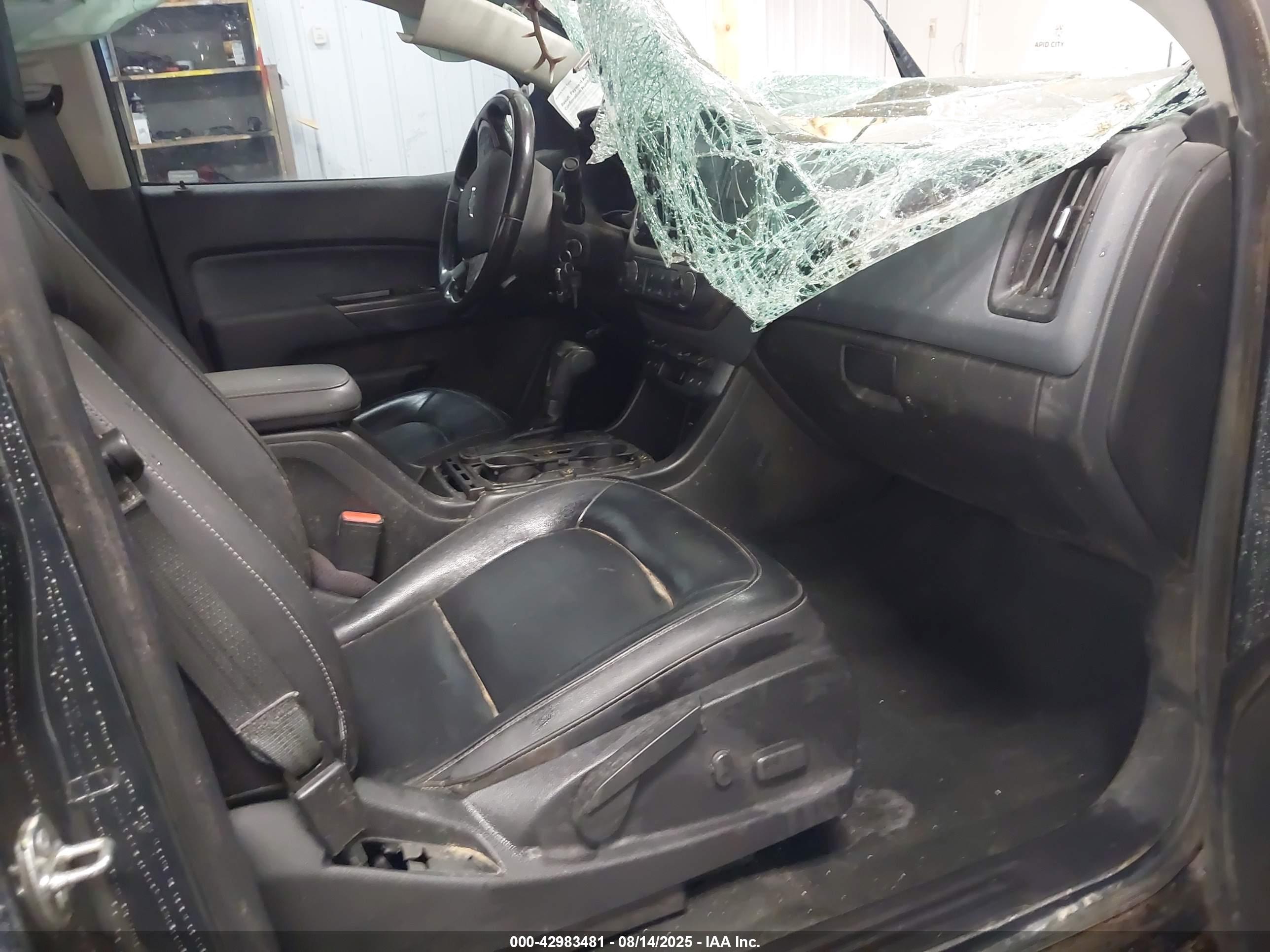 CHEVROLET COLORADO image 5