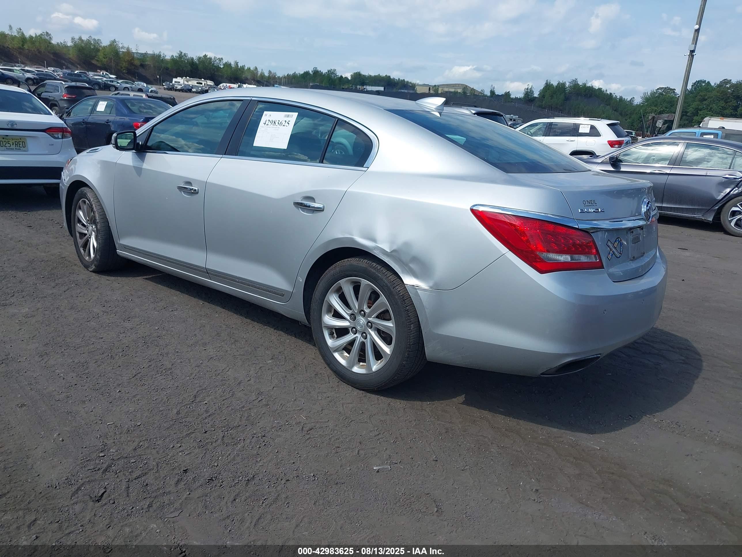 BUICK LACROSSE image 3