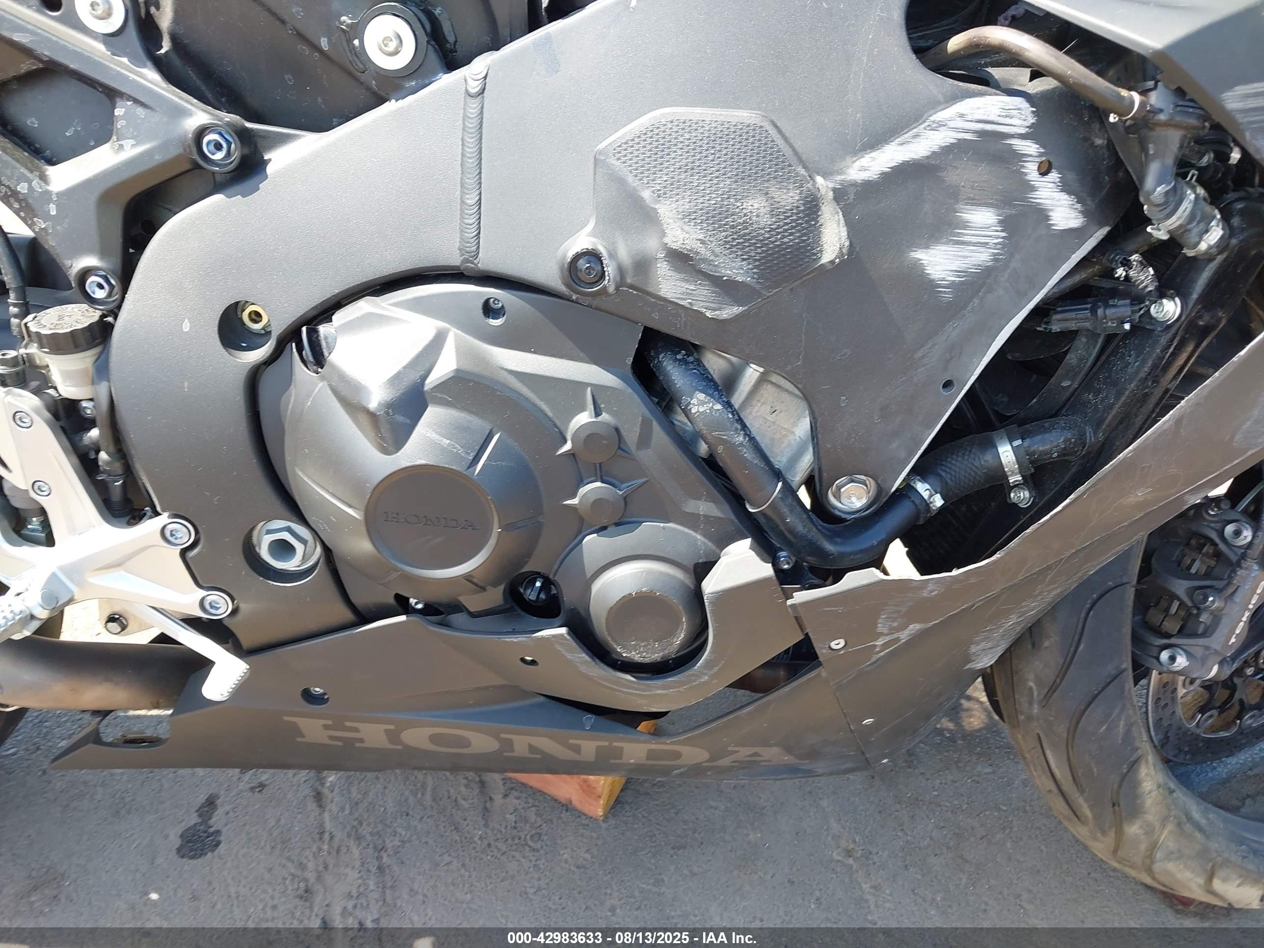 HONDA CBR1000 image 8