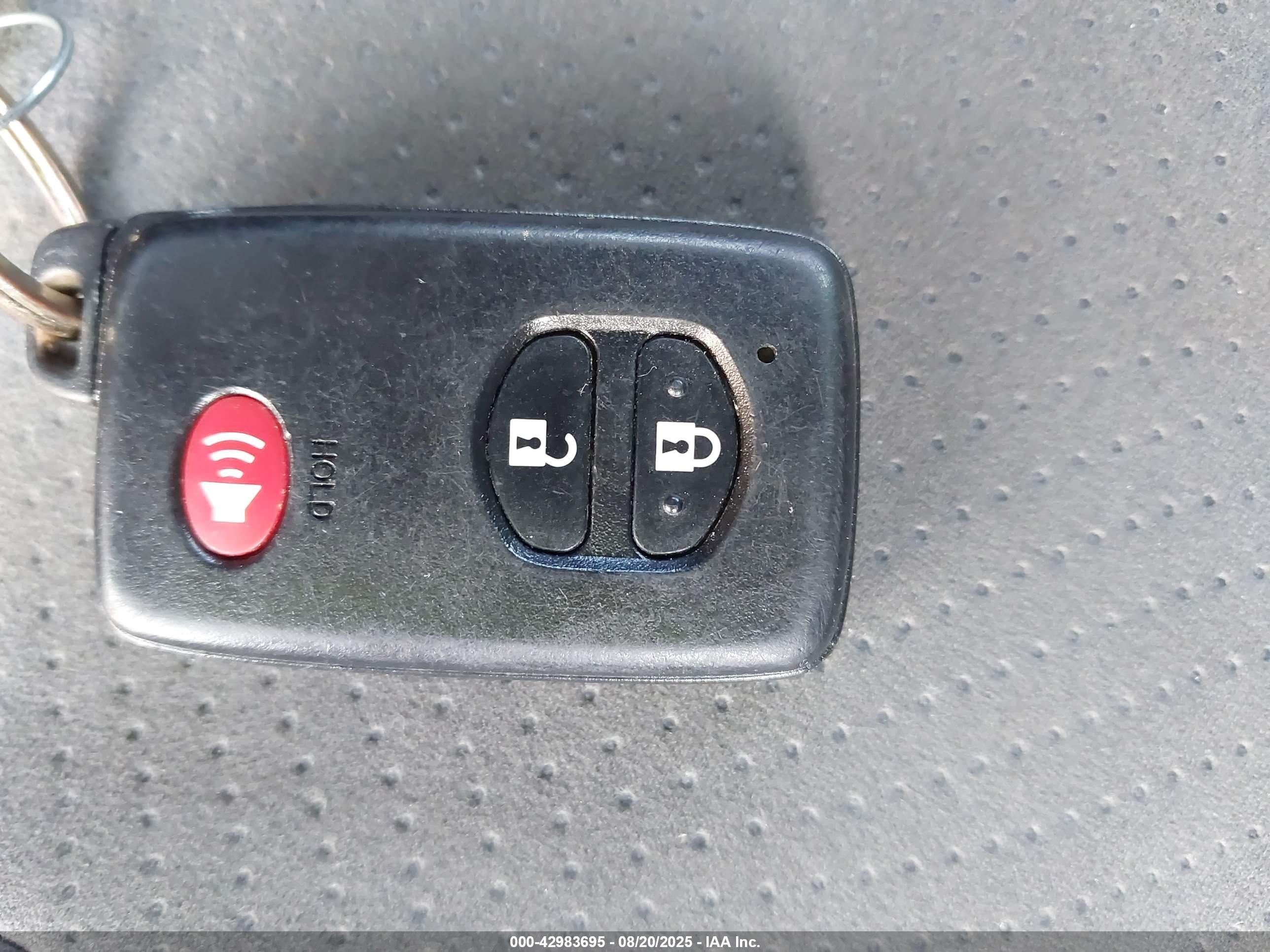 TOYOTA PRIUS image 11