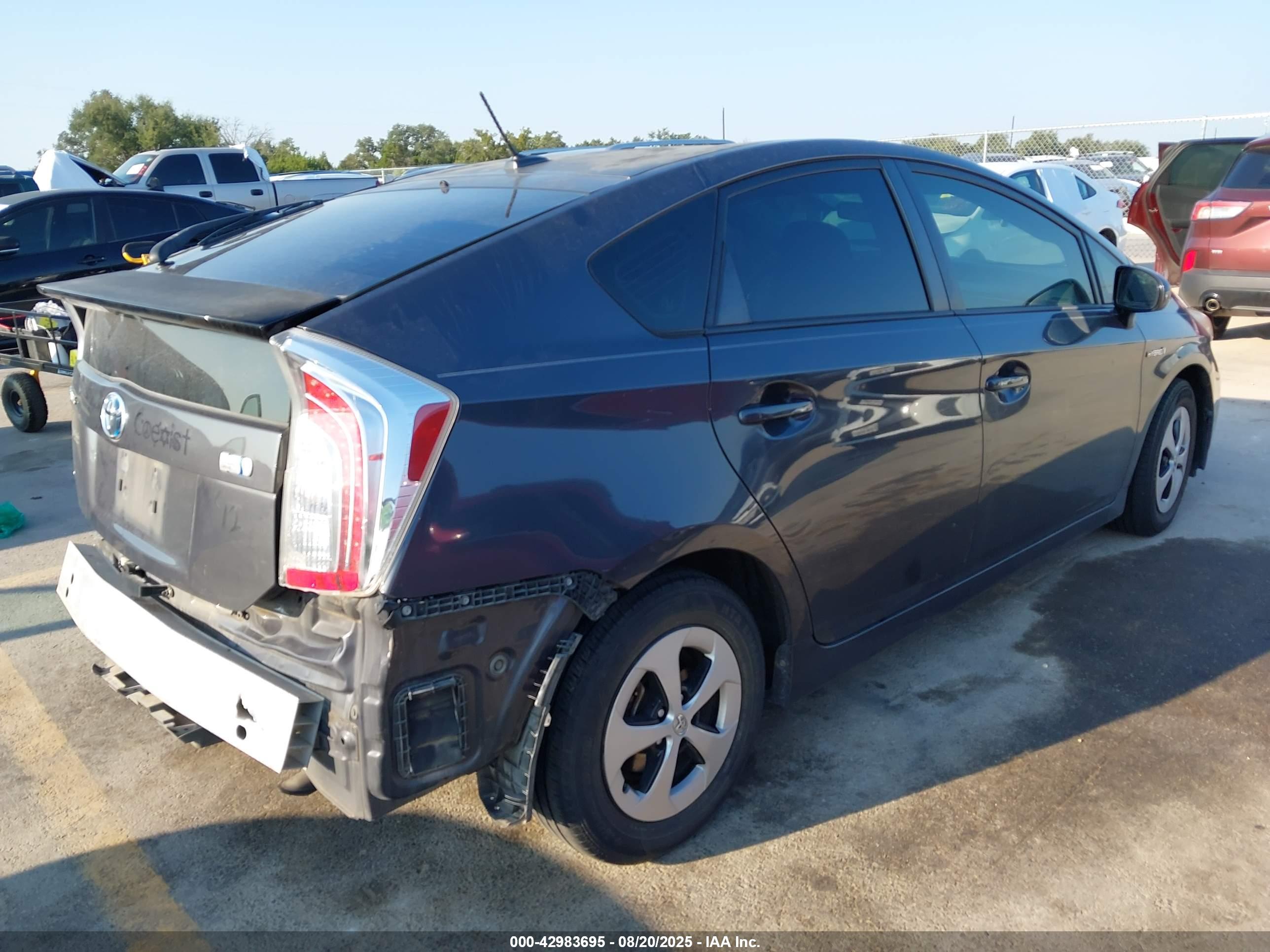 TOYOTA PRIUS image 4