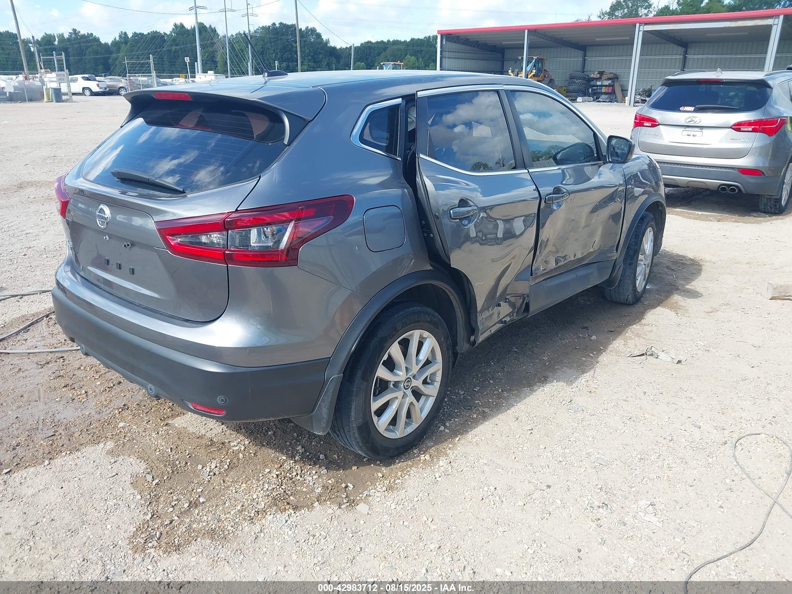 NISSAN ROGUE image 4