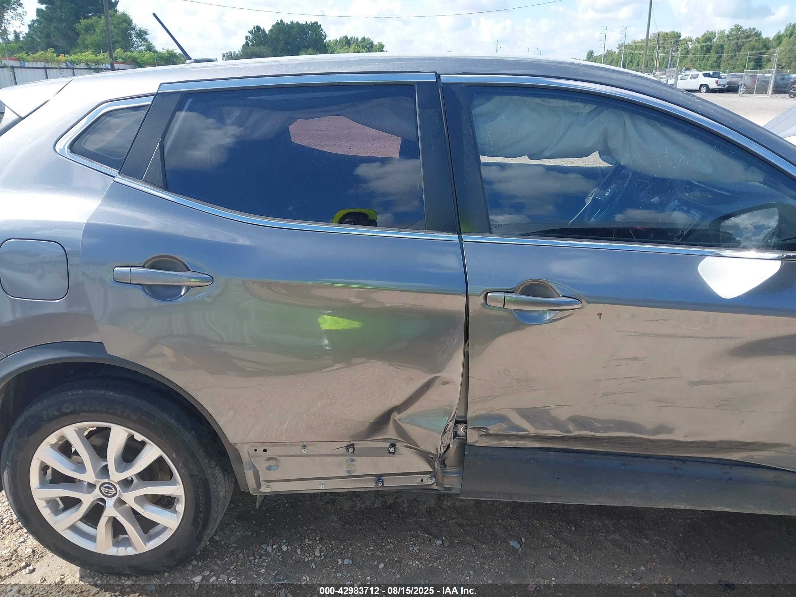 NISSAN ROGUE image 6