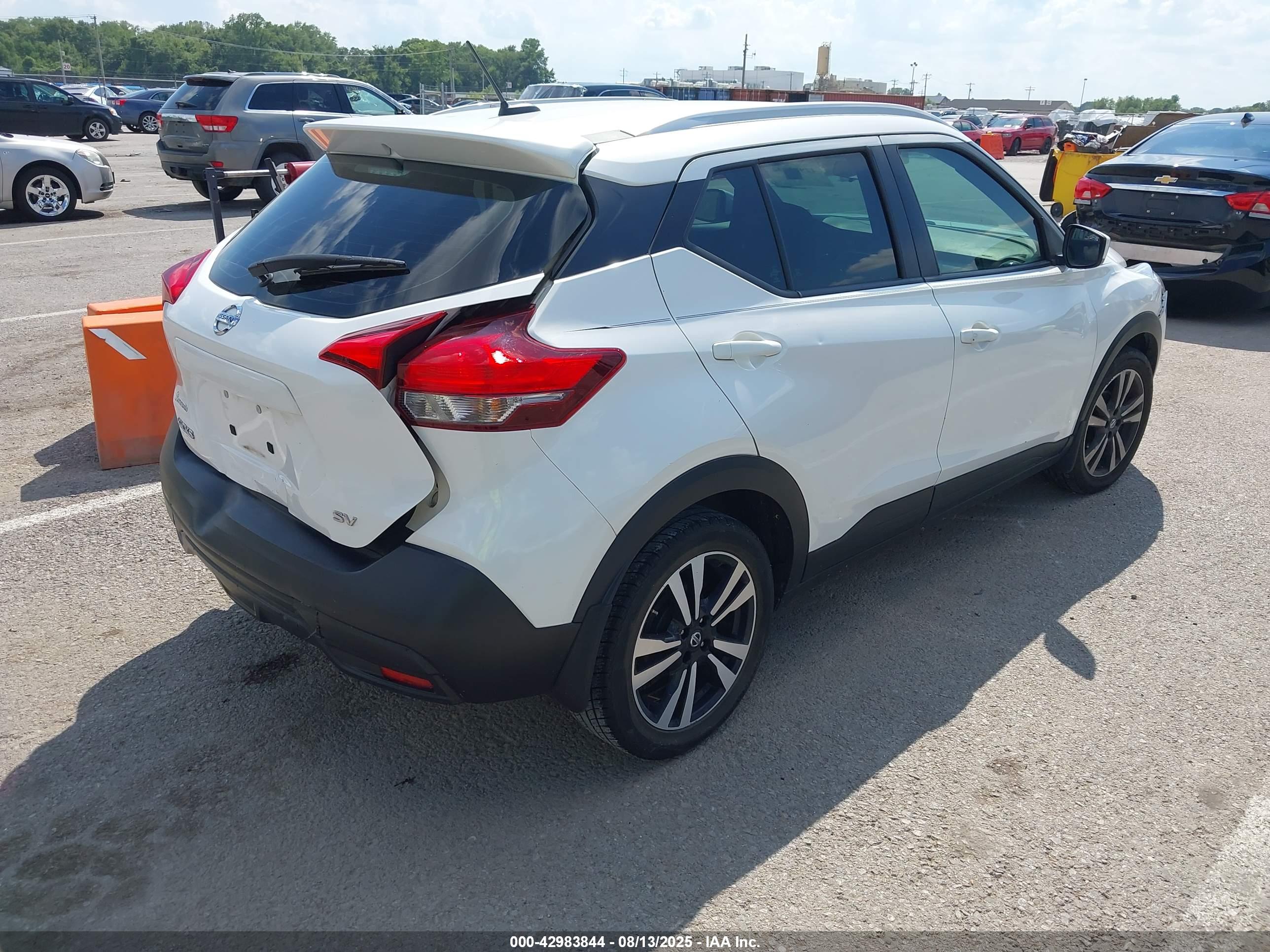 NISSAN KICKS image 4