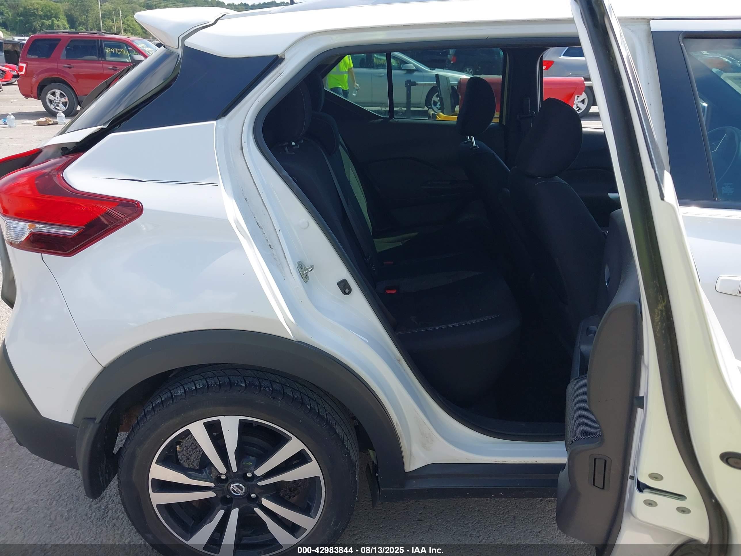 NISSAN KICKS image 8