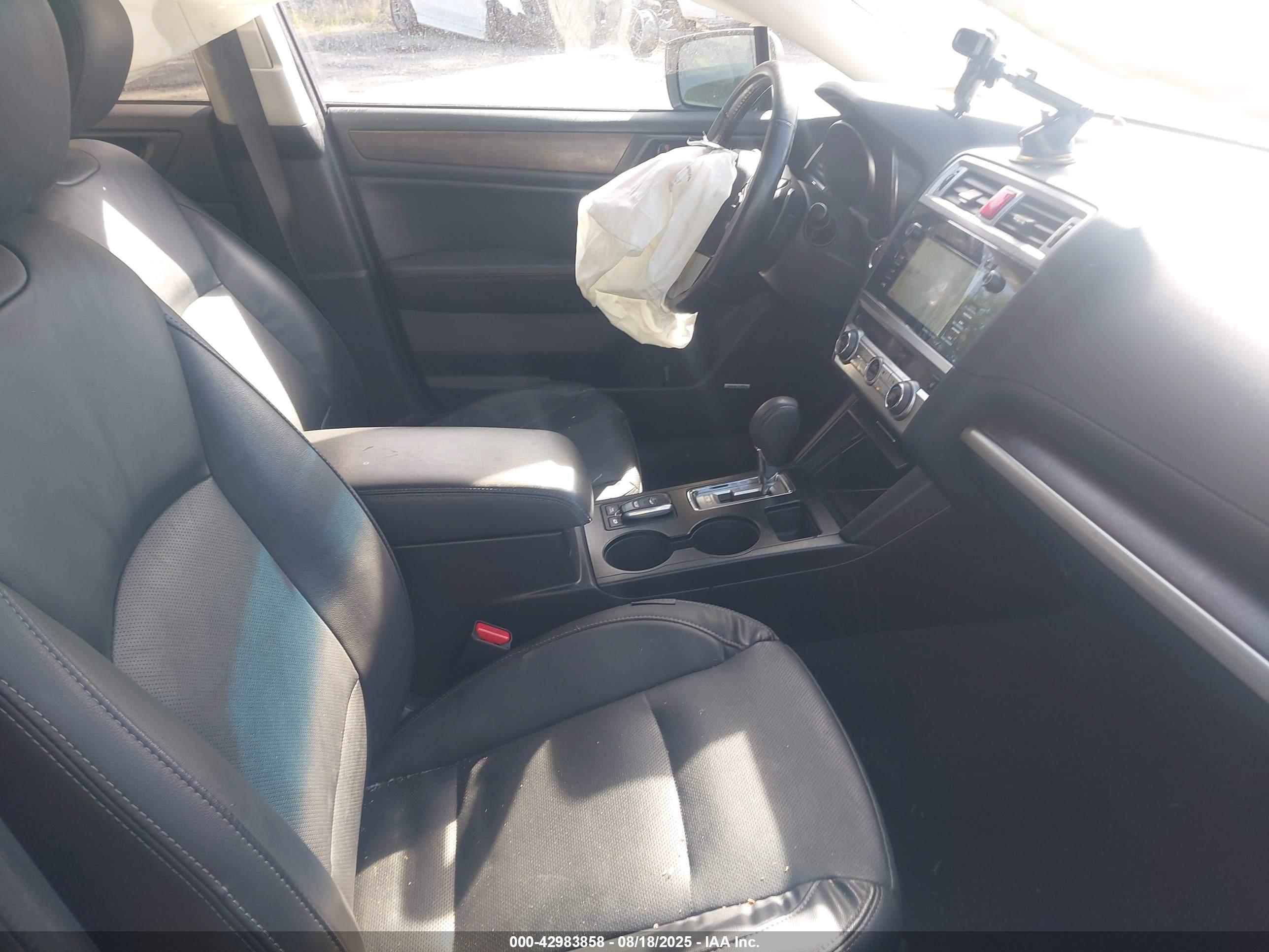 SUBARU OUTBACK image 5