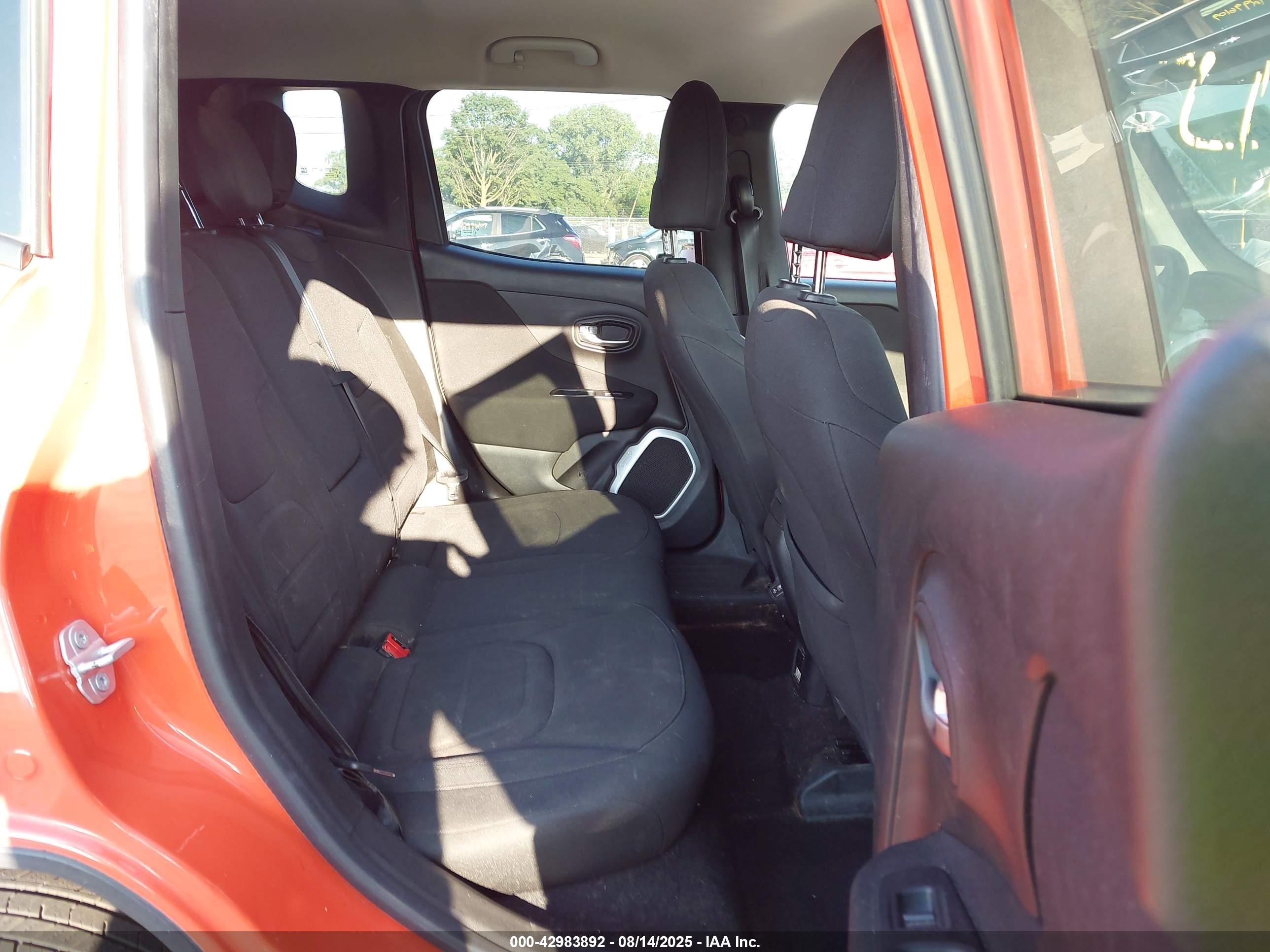 JEEP RENEGADE image 8