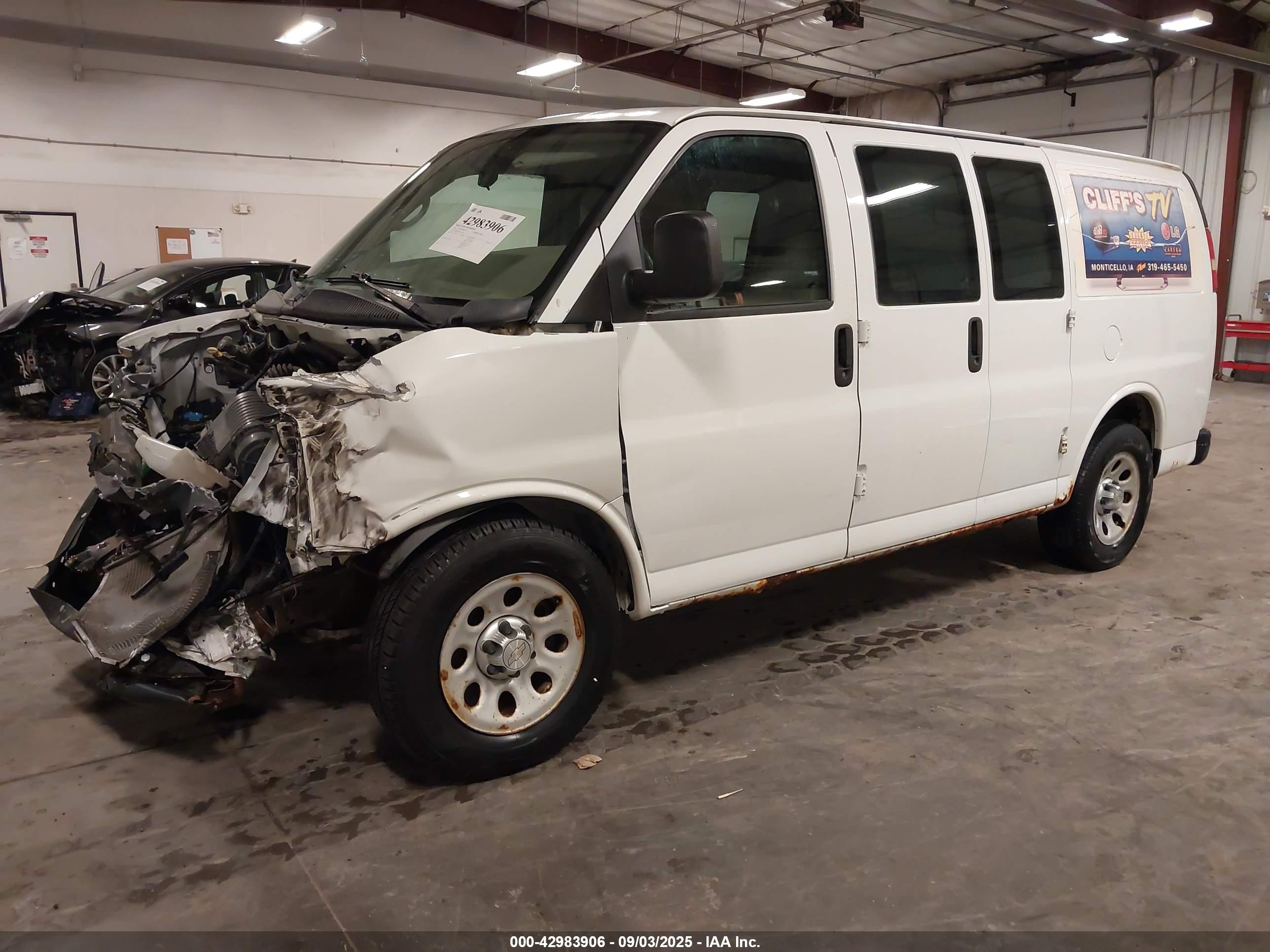 CHEVROLET EXPRESS image 2