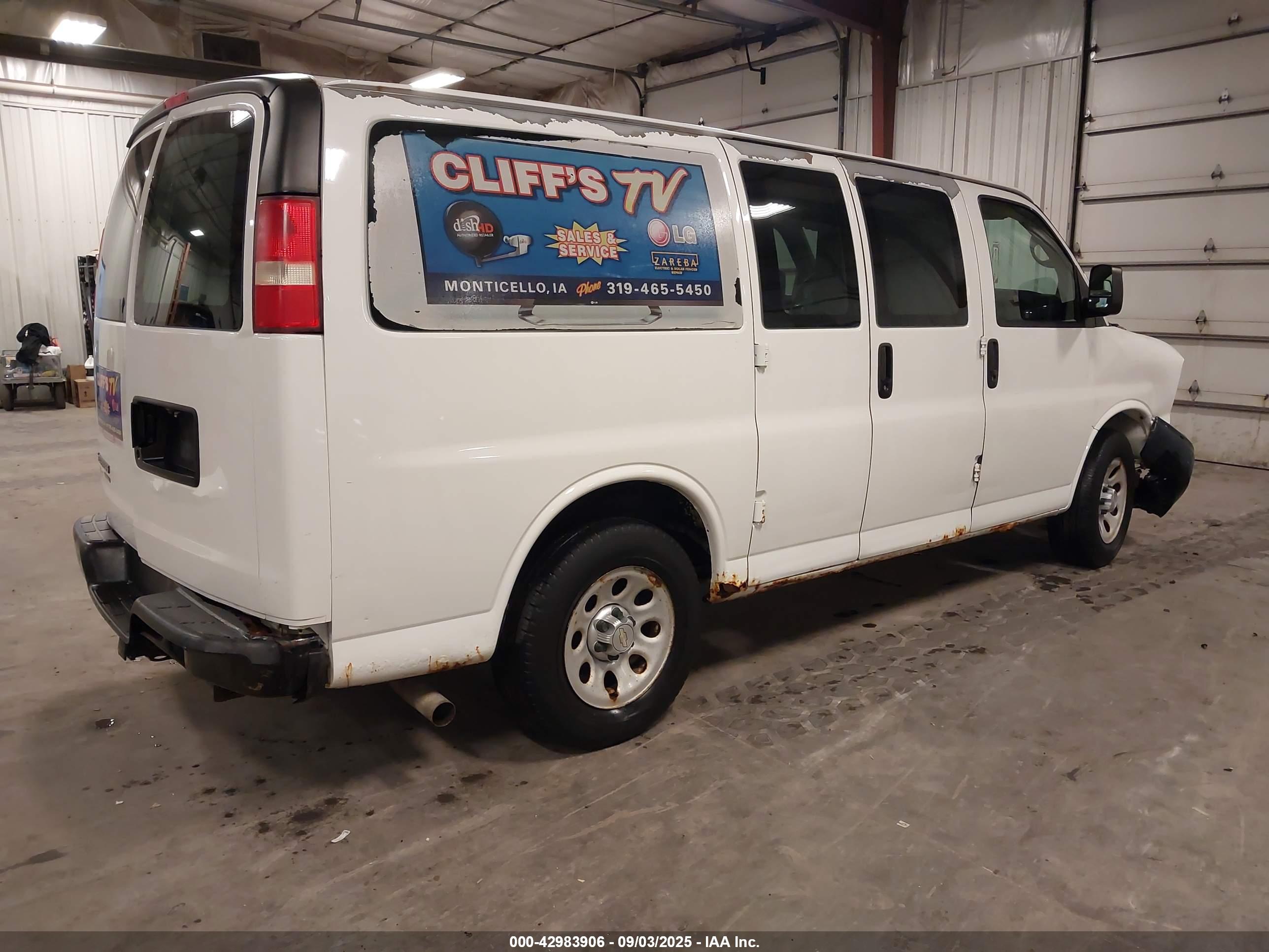 CHEVROLET EXPRESS image 4