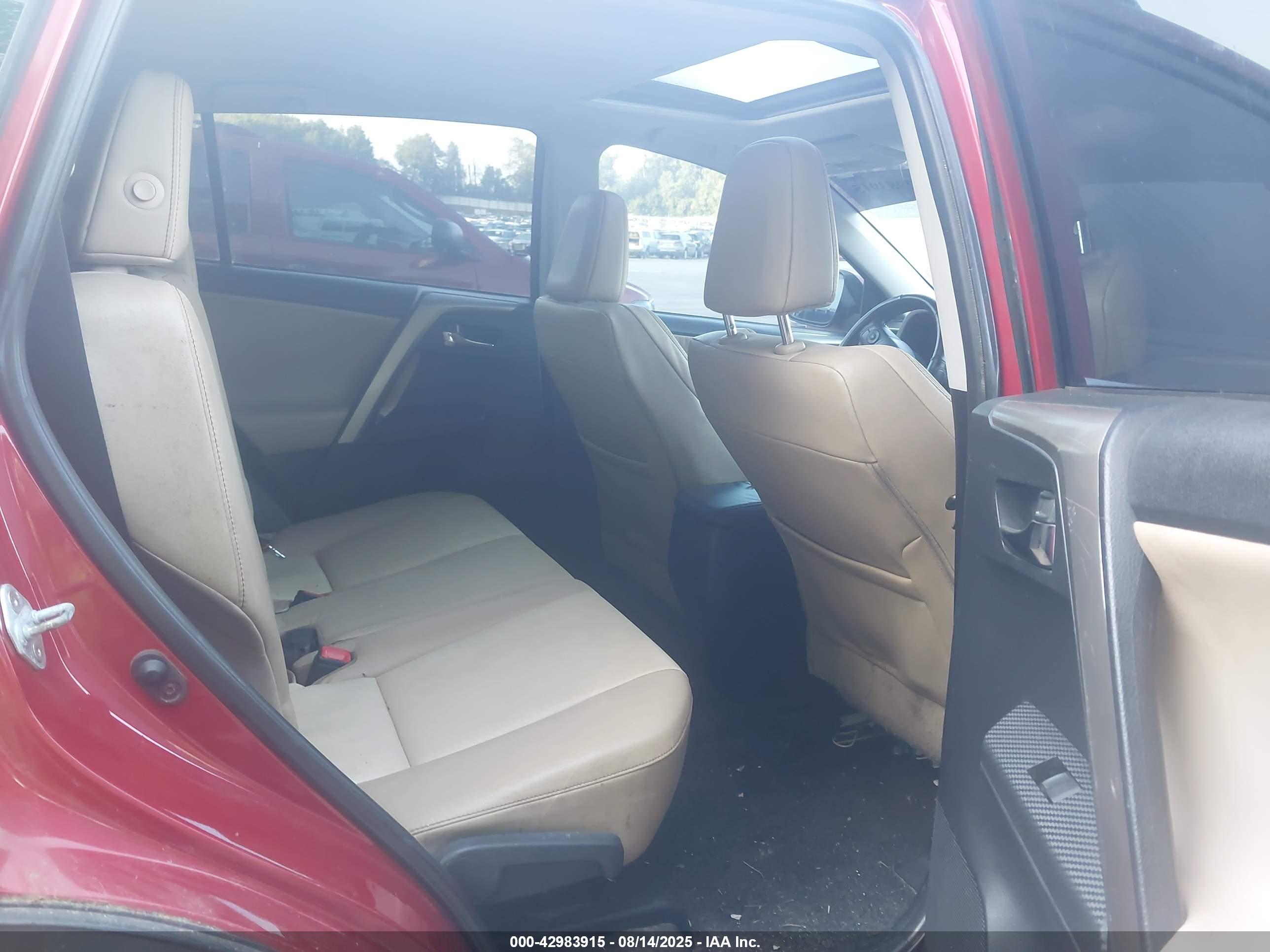 TOYOTA RAV4 image 8