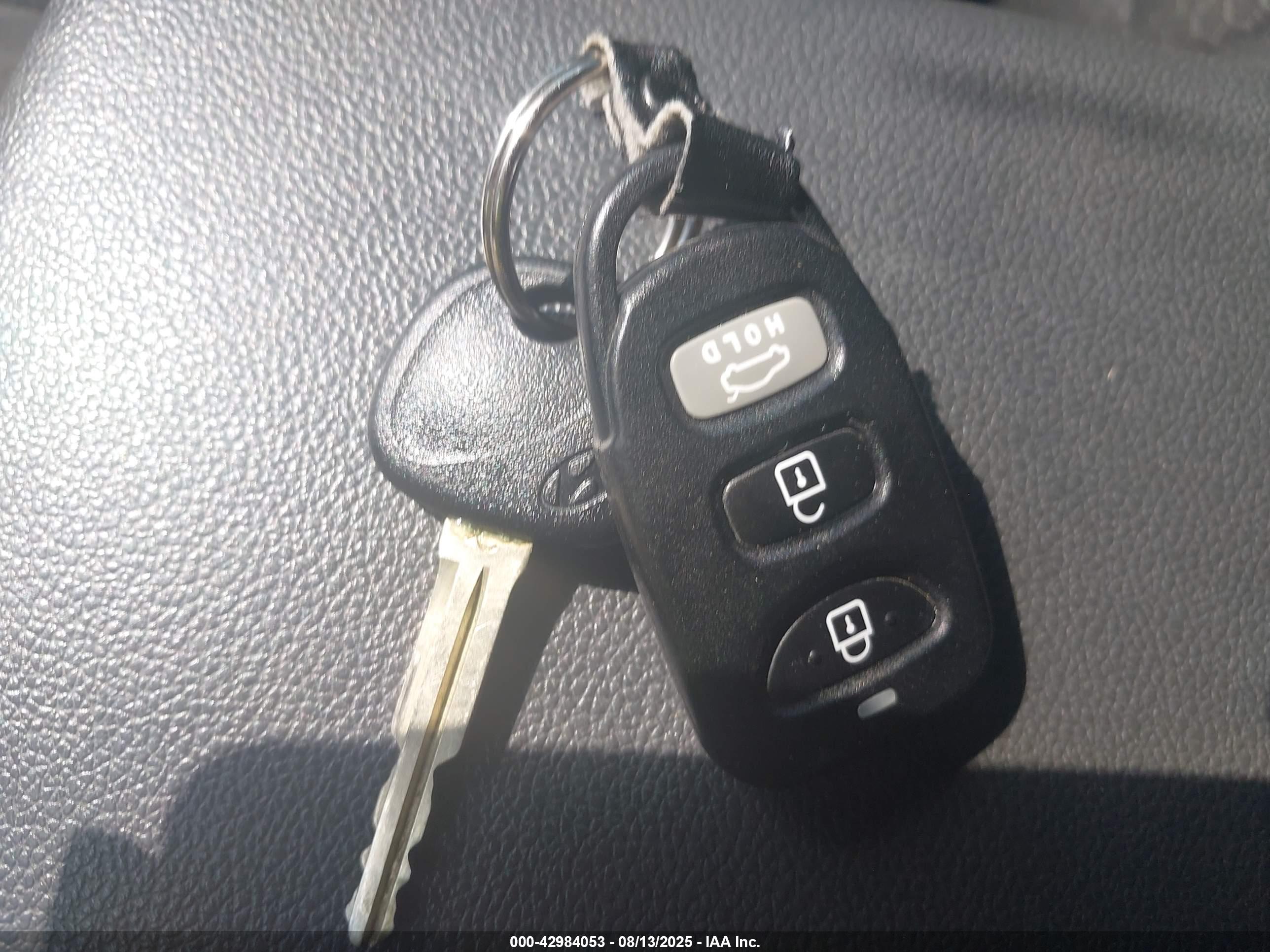 HYUNDAI ELANTRA image 11