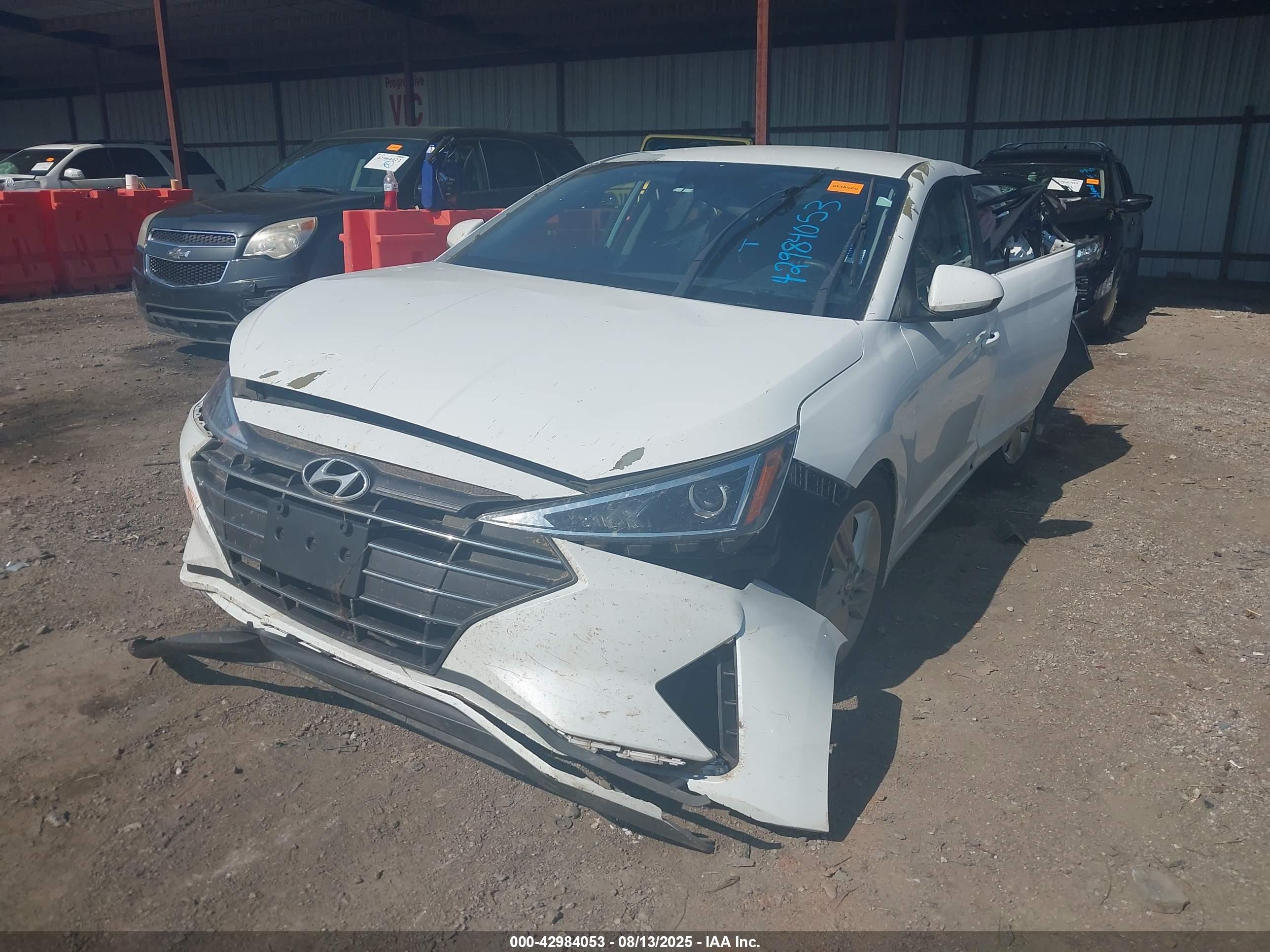 HYUNDAI ELANTRA image 2