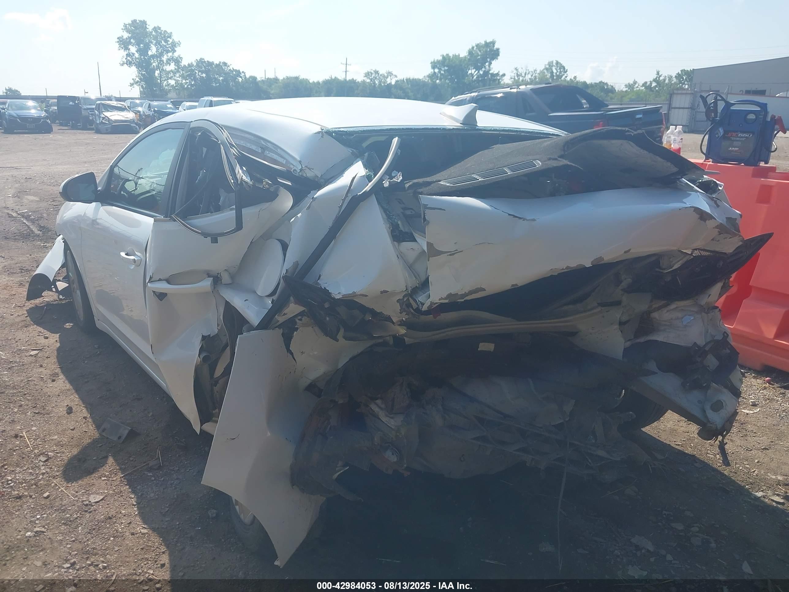 HYUNDAI ELANTRA image 3