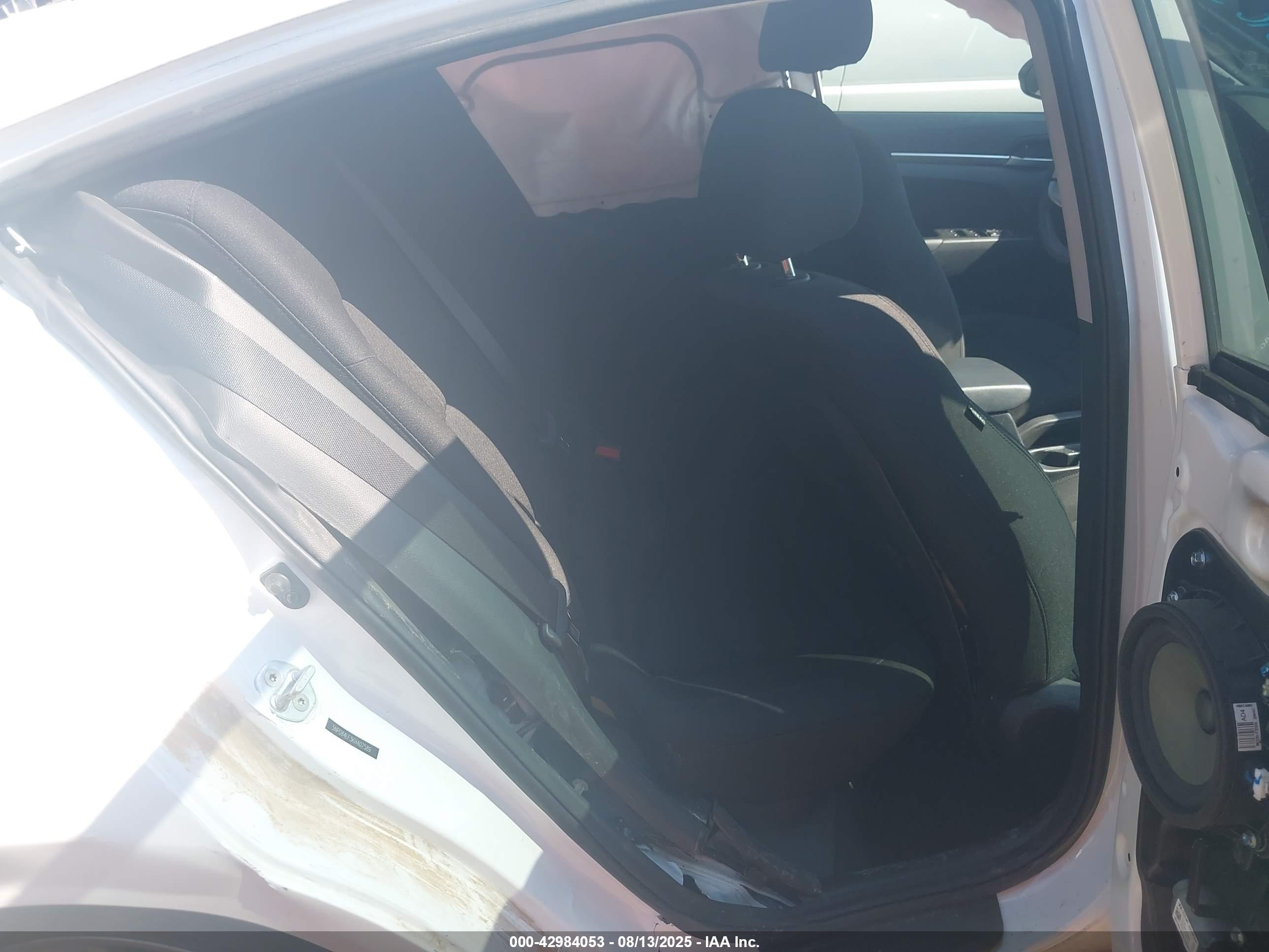 HYUNDAI ELANTRA image 8